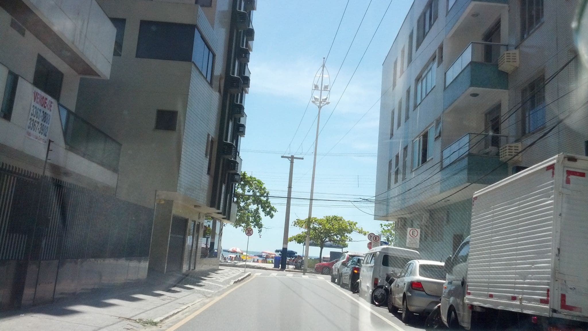 Street view near Cancoq Guest House, Balneário Camboriú — © poeiradasestrelas (CC BY-SA · Mapillary)