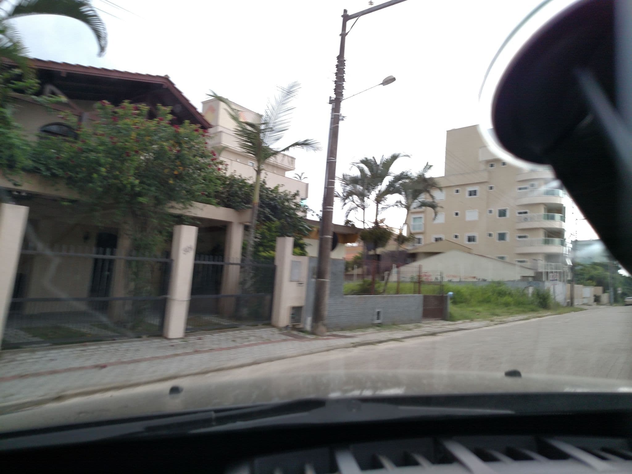 Street view near Pousada Bela Sereia, Bombinhas — © adrianojbr (CC BY-SA · Mapillary)