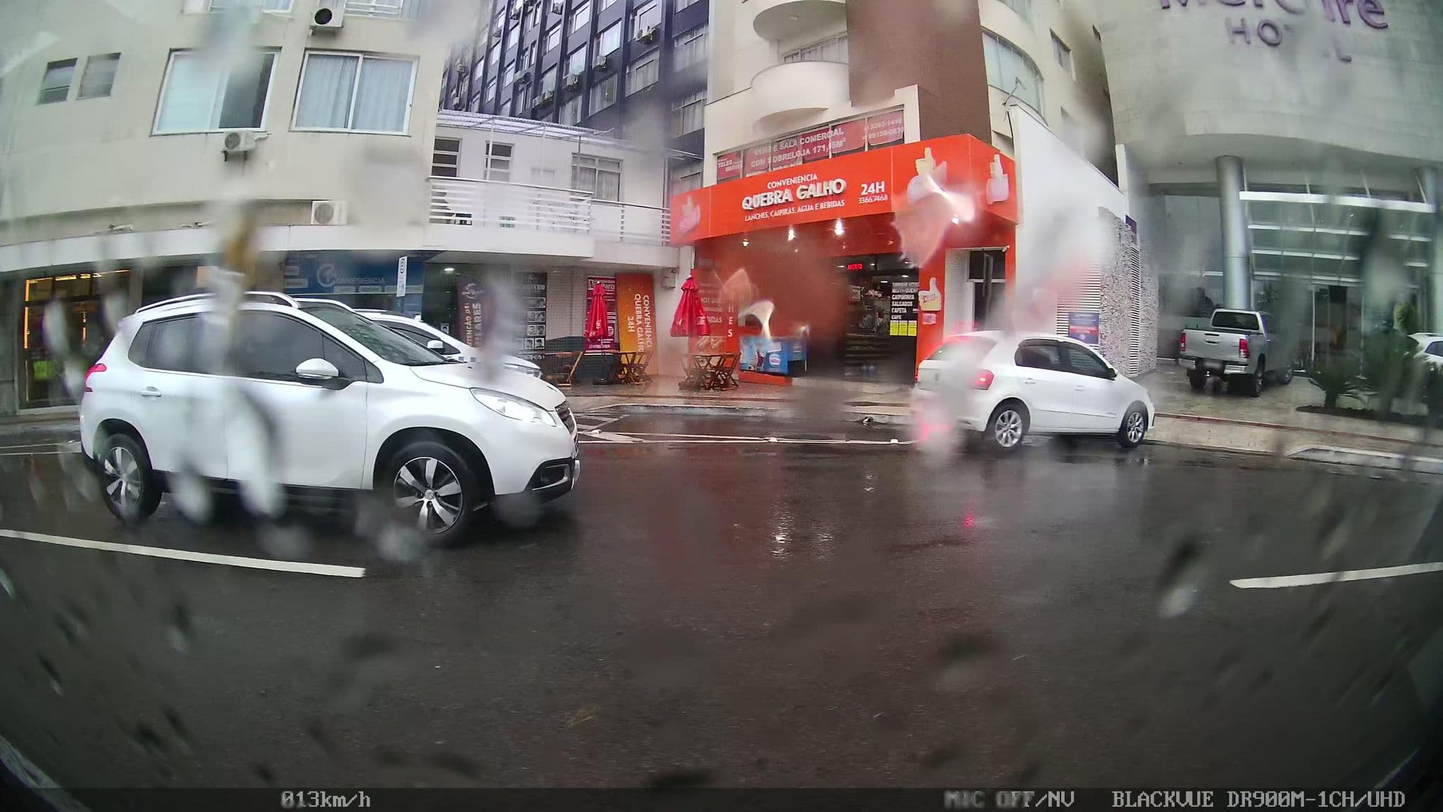 Street view near Café da manhã - Mercure Balneário Camburiu, Balneário Camboriú — © kaart5 (CC BY-SA · Mapillary)