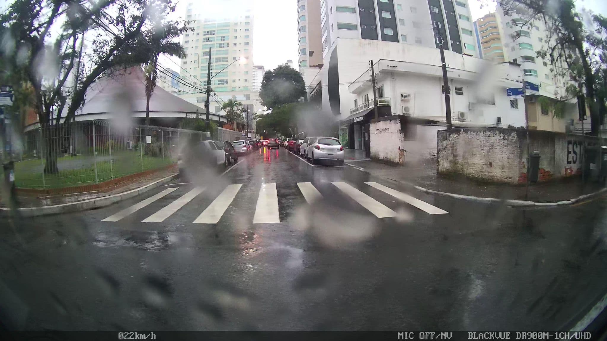 Street view near Mundial Hostel, Balneário Camboriú — © kaart5 (CC BY-SA · Mapillary)