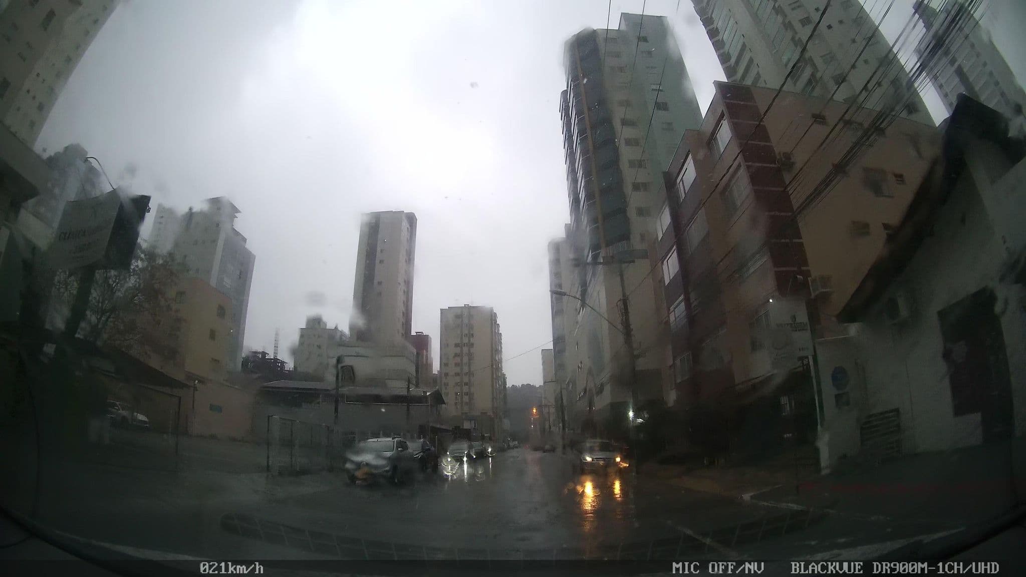 Street view near Positive Hostel, Balneário Camboriú — © kaart5 (CC BY-SA · Mapillary)