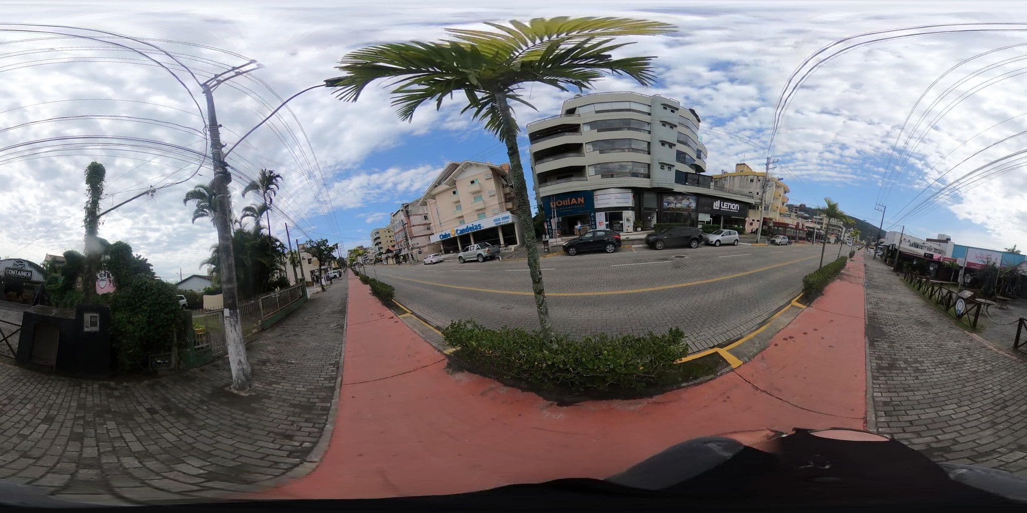 Street view near Marlin Hotel, Bombinhas — © jaderbavaresco (CC BY-SA · Mapillary)