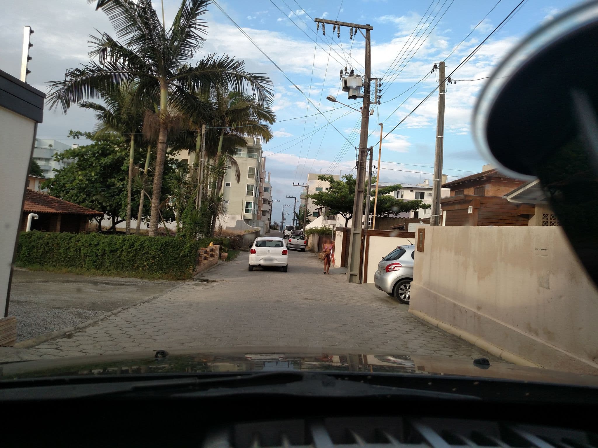 Street view near Residencial Refugio Das Ilhas, Bombinhas — © adrianojbr (CC BY-SA · Mapillary)
