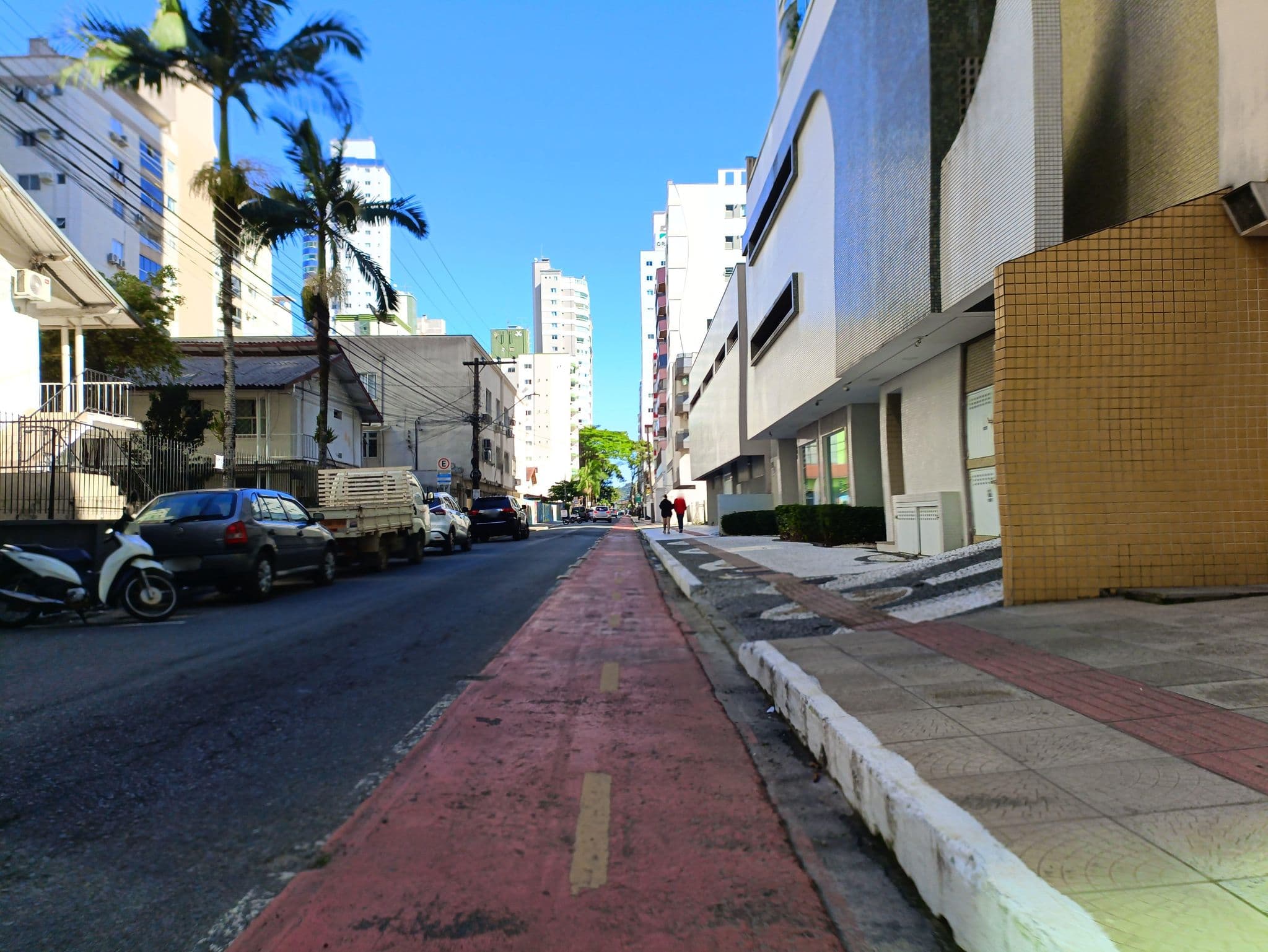 Street view near Pousada Di Sica, Balneário Camboriú — © ags1968 (CC BY-SA · Mapillary)
