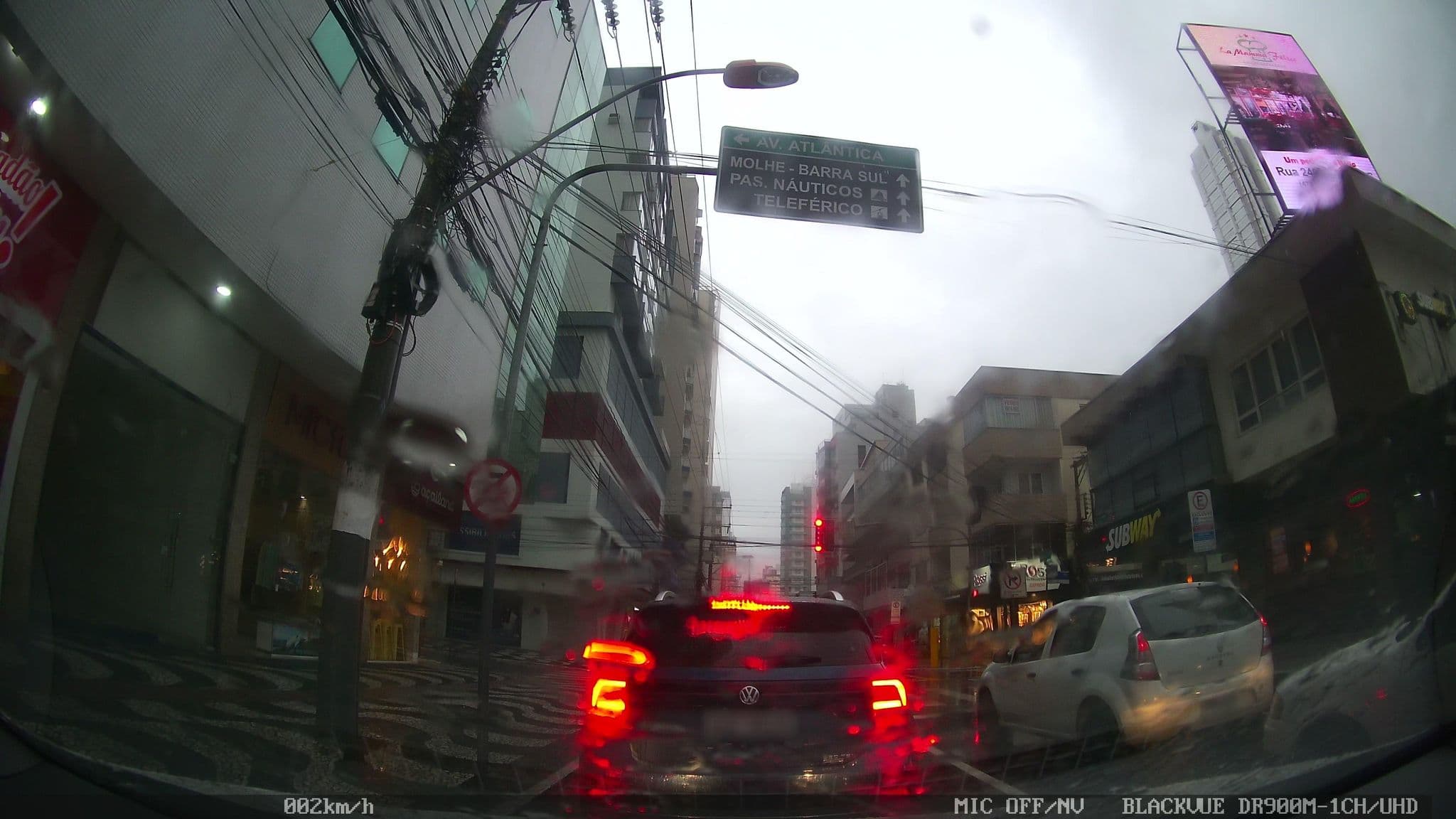 Street view near Hotel Tirol, Balneário Camboriú — © kaart5 (CC BY-SA · Mapillary)