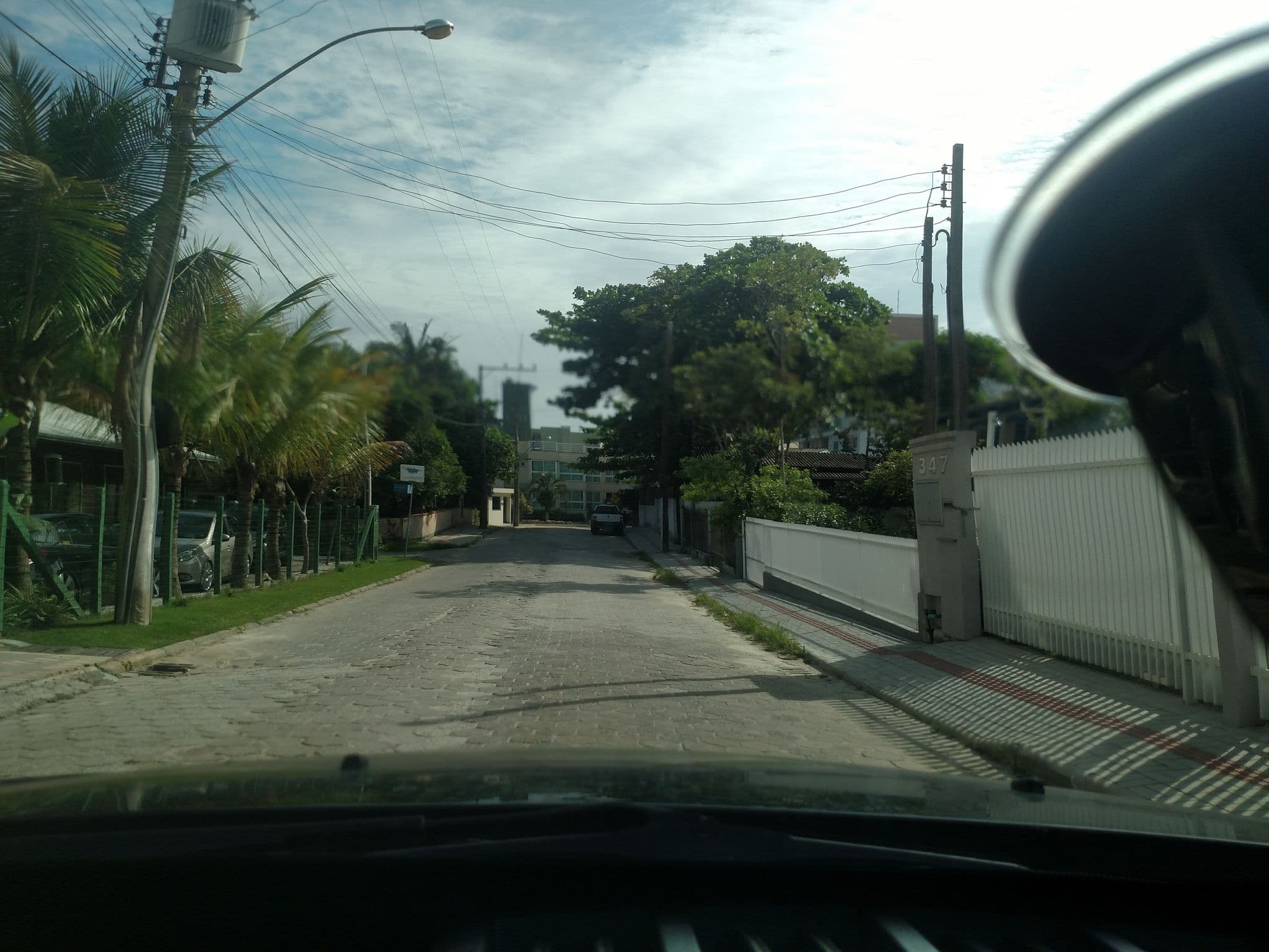 Street view near Pousada do Encanto, Bombinhas — © adrianojbr (CC BY-SA · Mapillary)