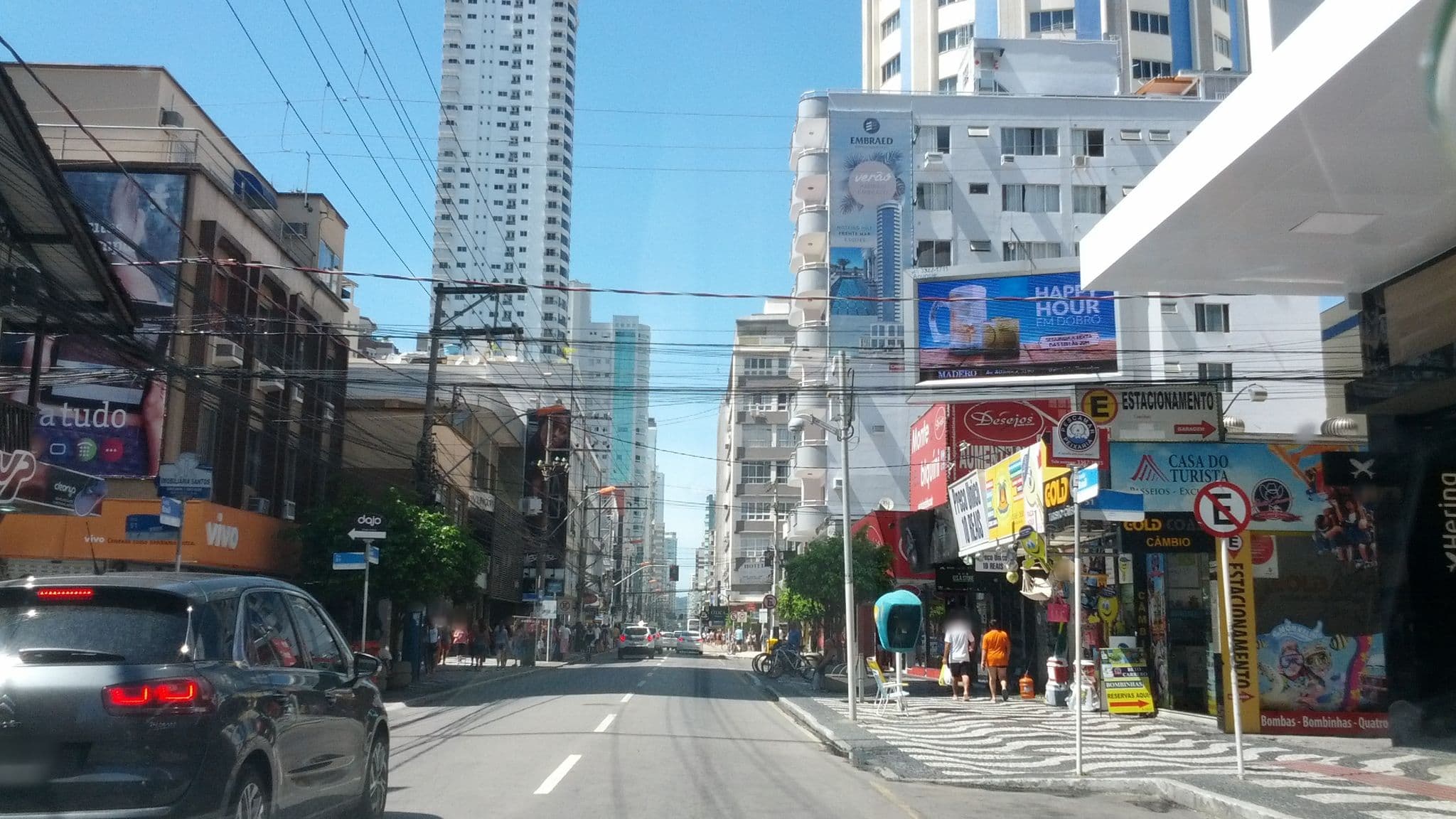 Street view near Sibara Hotel, Balneário Camboriú — © poeiradasestrelas (CC BY-SA · Mapillary)