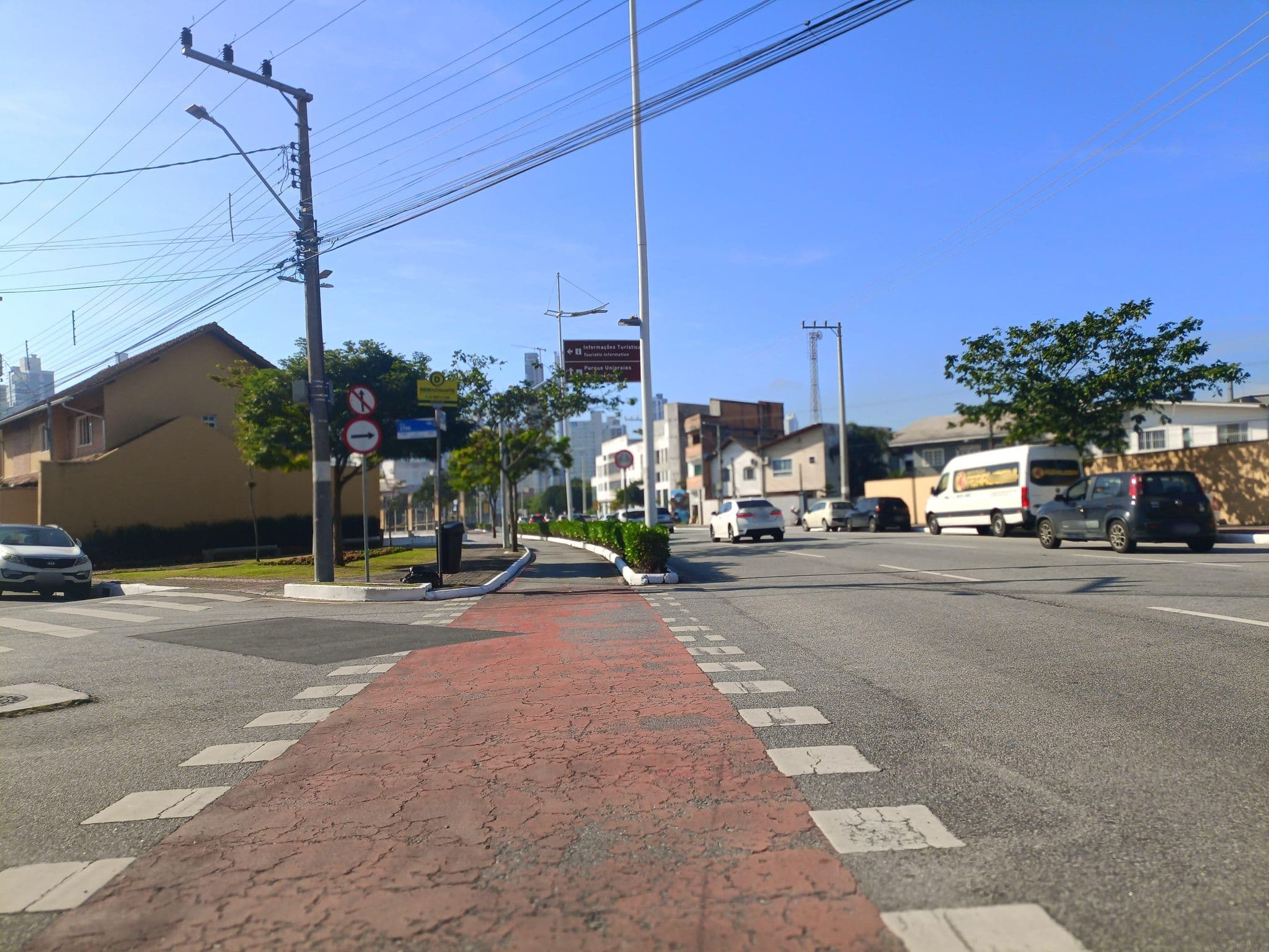 Street view near Residencial Antoani, Balneário Camboriú — © ags1968 (CC BY-SA · Mapillary)