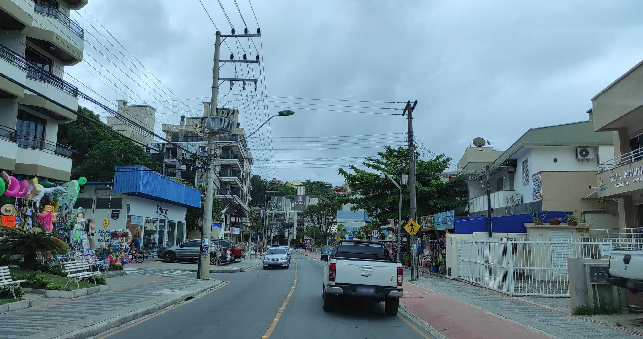Street view near Pousada Bella Bombinhas, Bombinhas — © diegokrein (CC BY-SA · Mapillary)