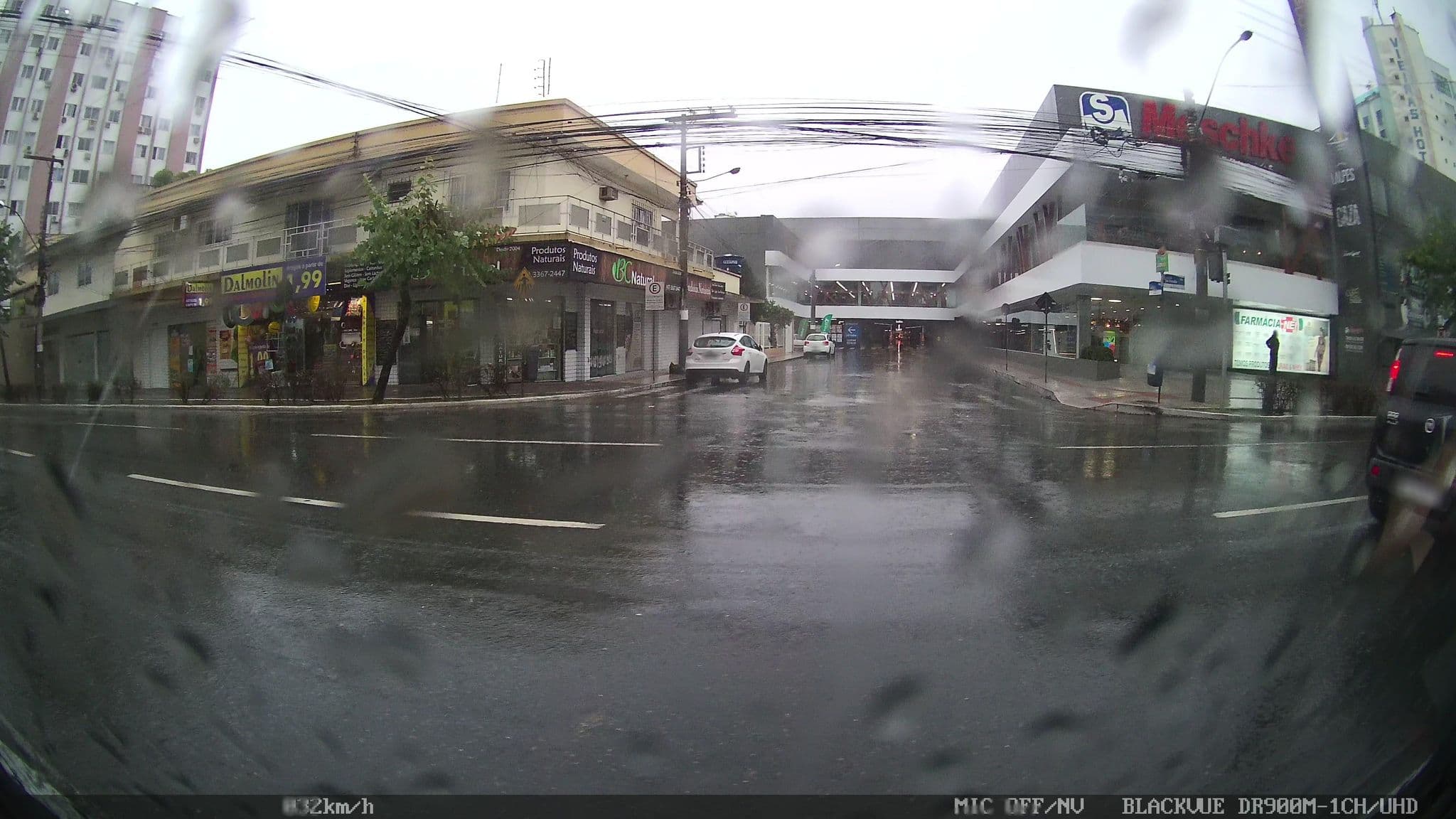 Street view near Café da Manhã Colonial Hotel Vieiras, Balneário Camboriú — © kaart5 (CC BY-SA · Mapillary)