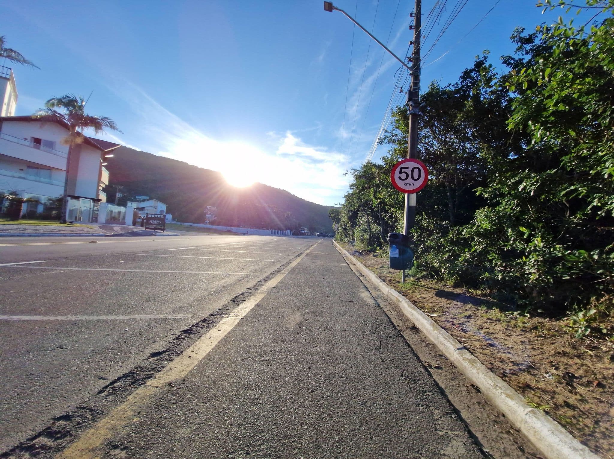 Street view near Piscina Reserva Praia Hotel, Balneário Camboriú — © ags1968 (CC BY-SA · Mapillary)