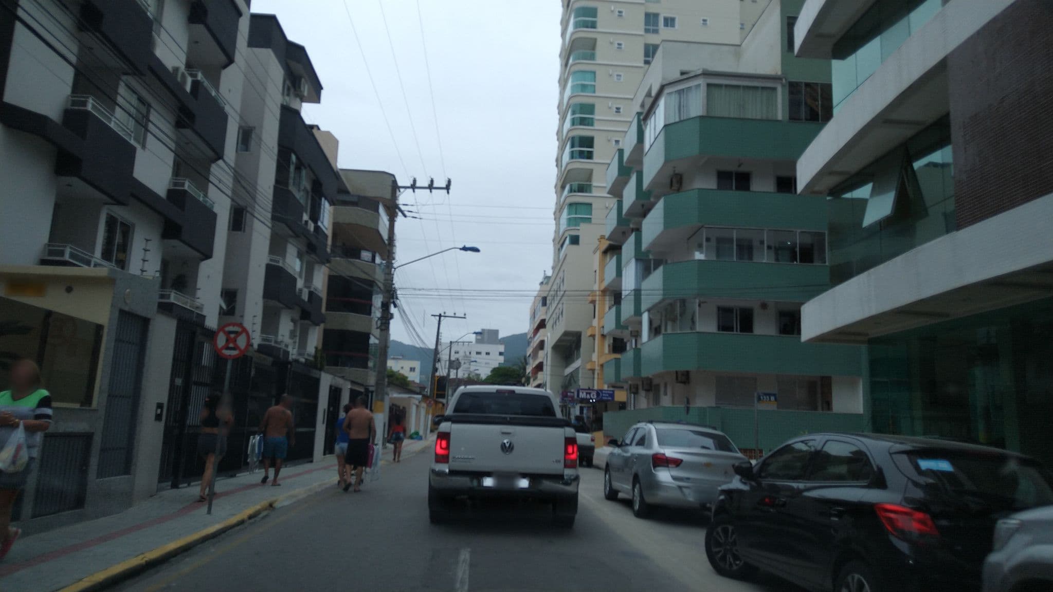Street view near Edificio Mediterrane, Itapema — © diegokrein (CC BY-SA · Mapillary)