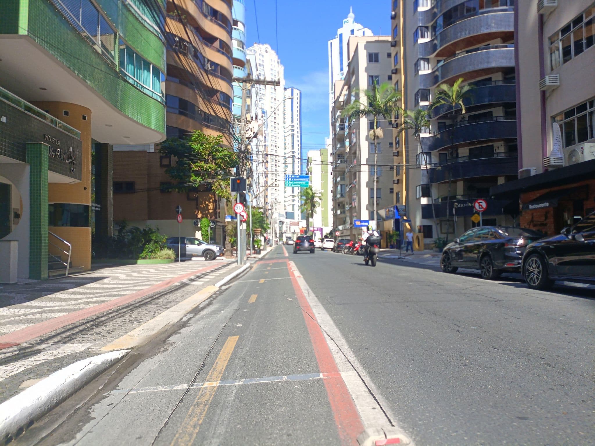 Street view near Hotel, Balneário Camboriú — © ags1968 (CC BY-SA · Mapillary)