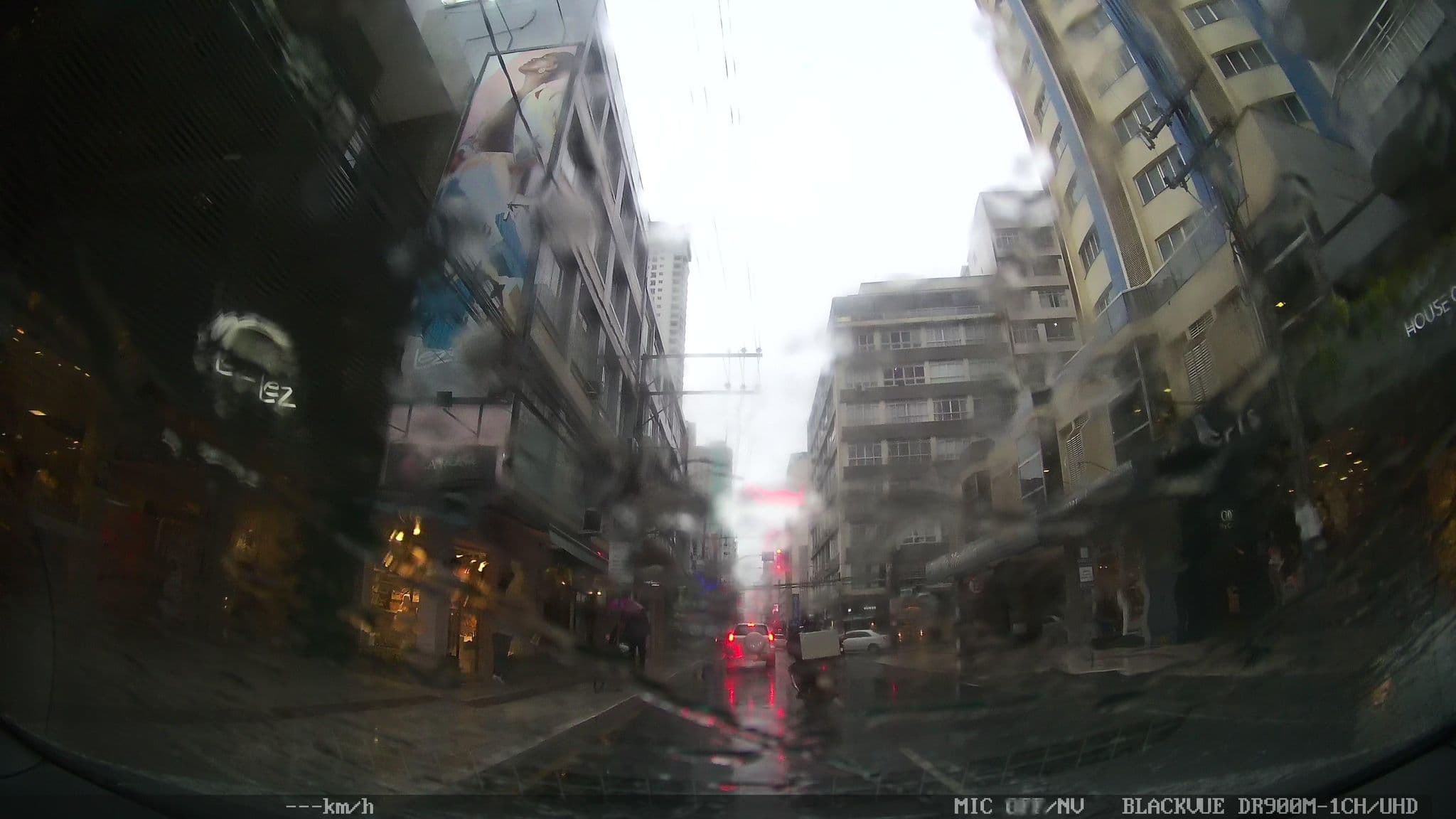 Street view near Hotel Topázio, Balneário Camboriú — © kaart5 (CC BY-SA · Mapillary)