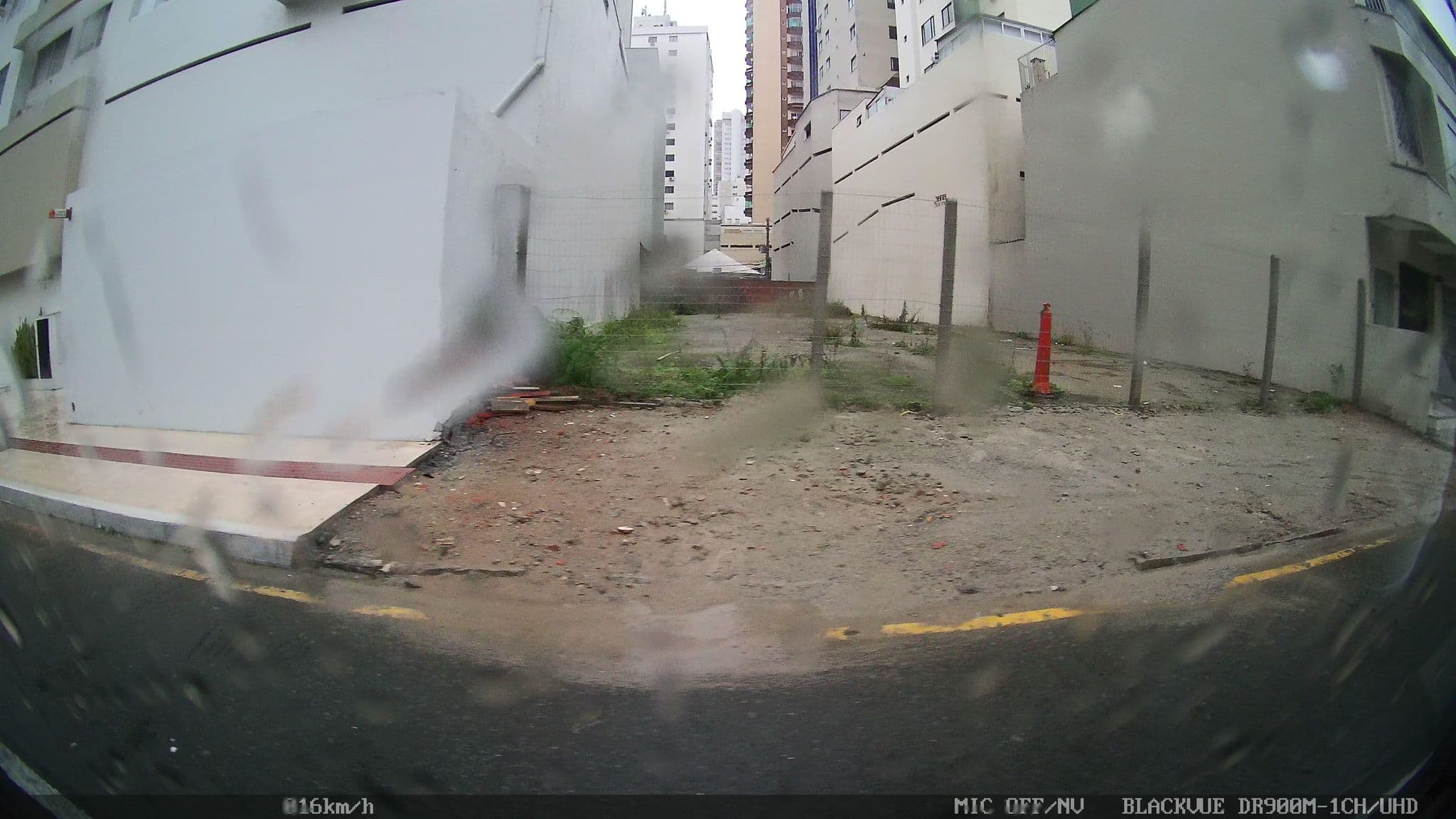 Street view near Royal Atlantic Hotel Balneario Camboriu, Balneário Camboriú — © kaart5 (CC BY-SA · Mapillary)