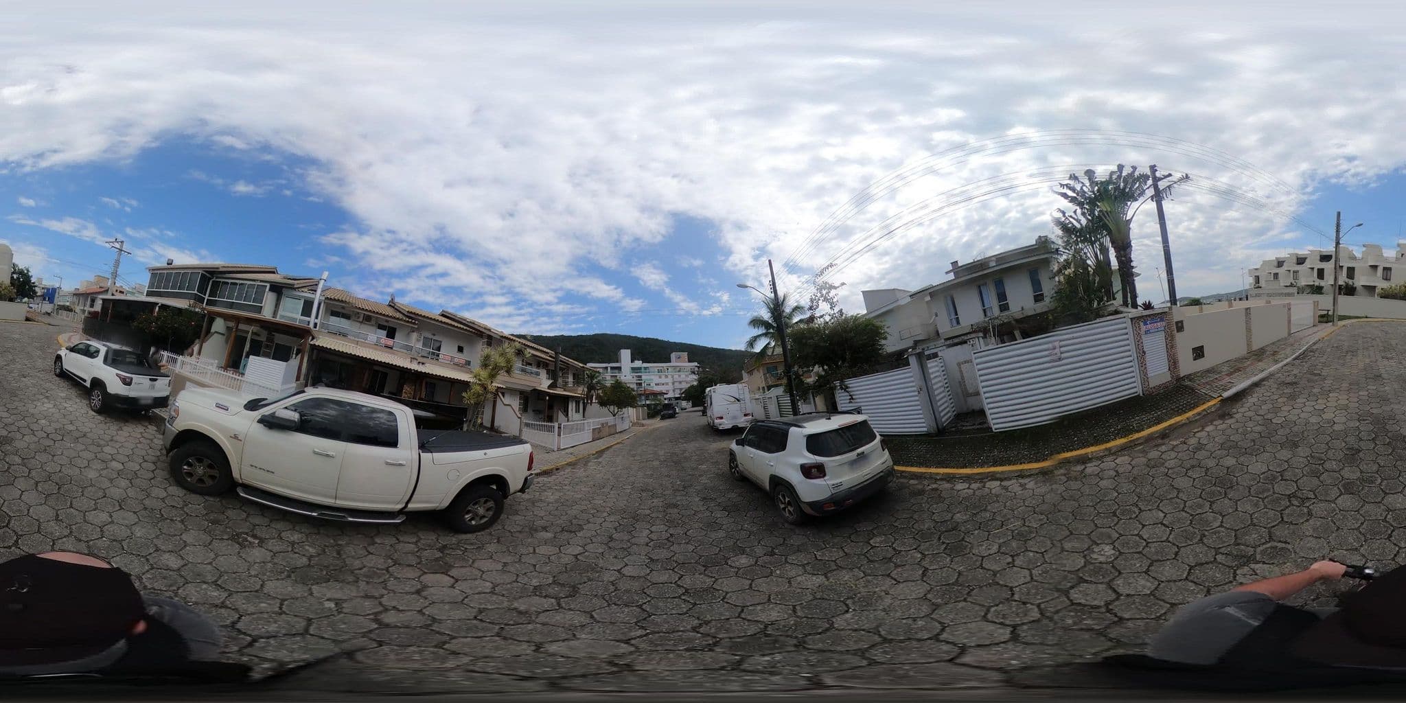 Street view near Banana Hostel, Bombinhas — © jaderbavaresco (CC BY-SA · Mapillary)