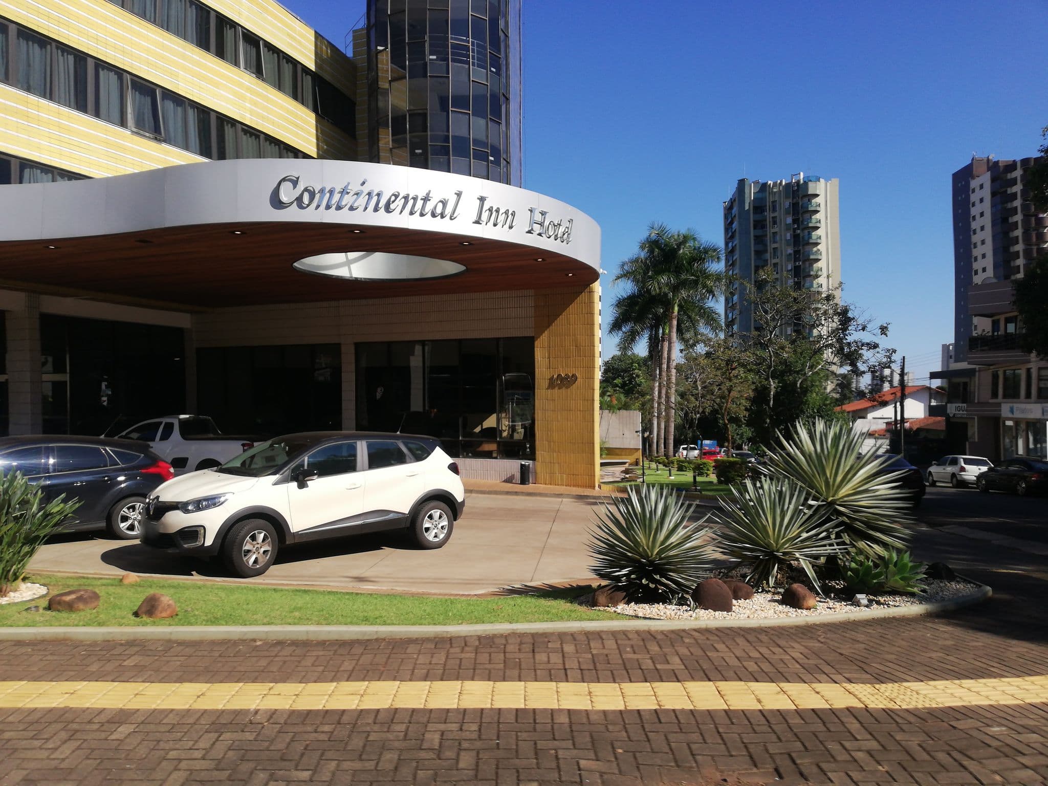 Street view near Hotel Continental Inn, Foz do Iguaçu — © carlosbrys (CC BY-SA · Mapillary)