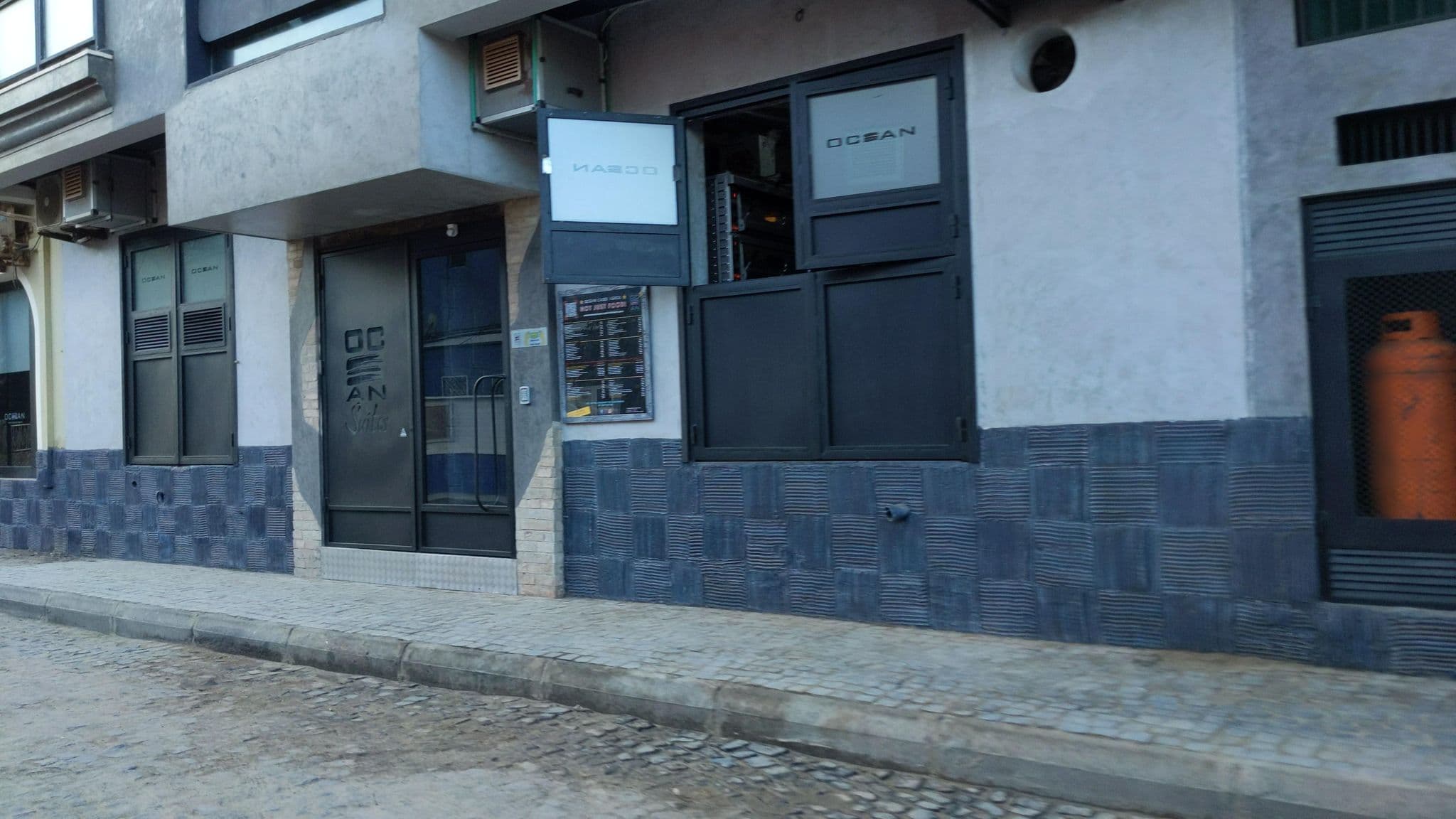 Street view near Ocean Café Hotel, Santa Maria — © waldyrious (CC BY-SA · Mapillary)