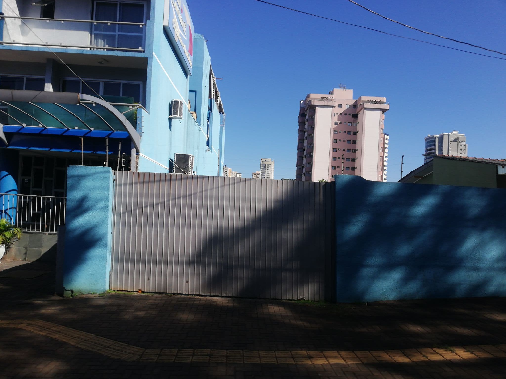 Street view near Lawrence Hotel Foz do Iguaçú, Foz do Iguaçu — © carlosbrys (CC BY-SA · Mapillary)