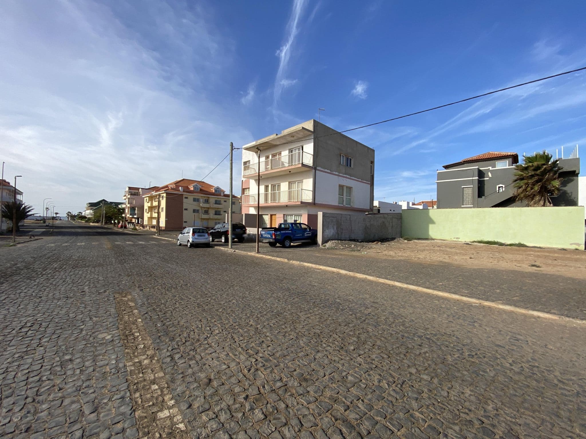 Street view near Blue Eagle Hotel, Santa Maria Centro — © danielevicario (CC BY-SA · Mapillary)