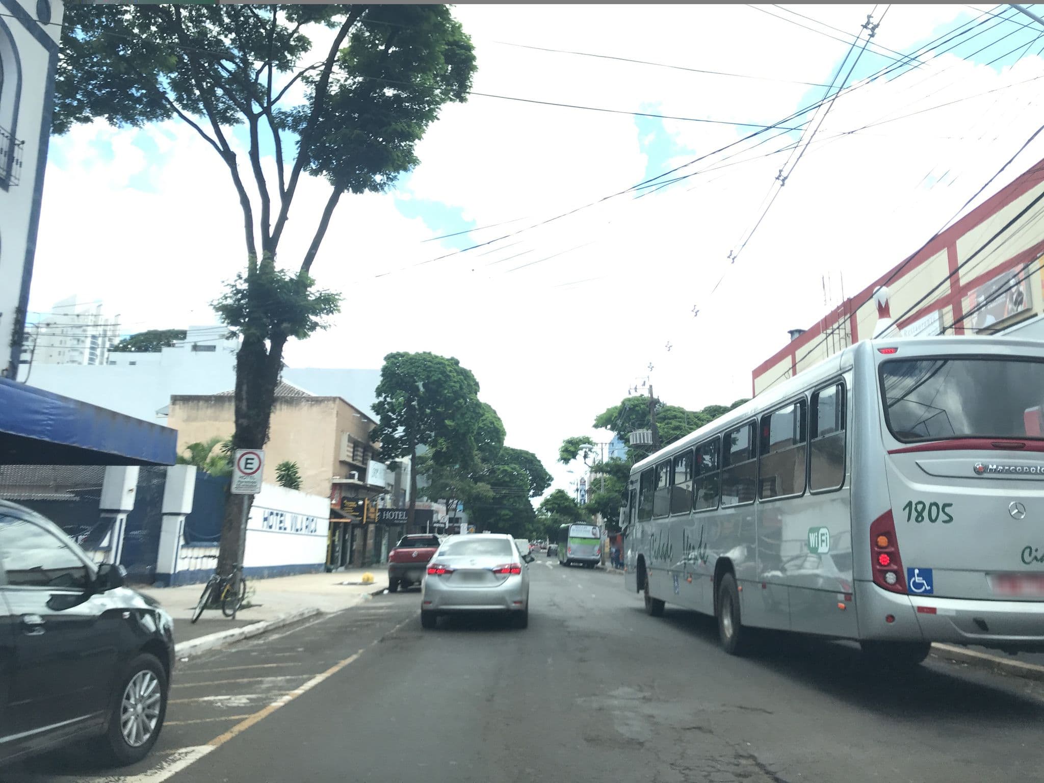 Street view near Hotel Vila Rica, Maringá — © wesleygmartins (CC BY-SA · Mapillary)