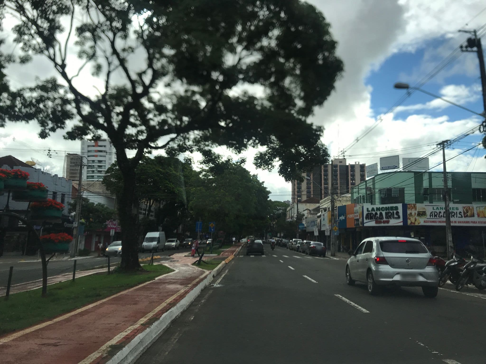 Street view near Hotel Indaiá, Maringá — © wesleygmartins (CC BY-SA · Mapillary)