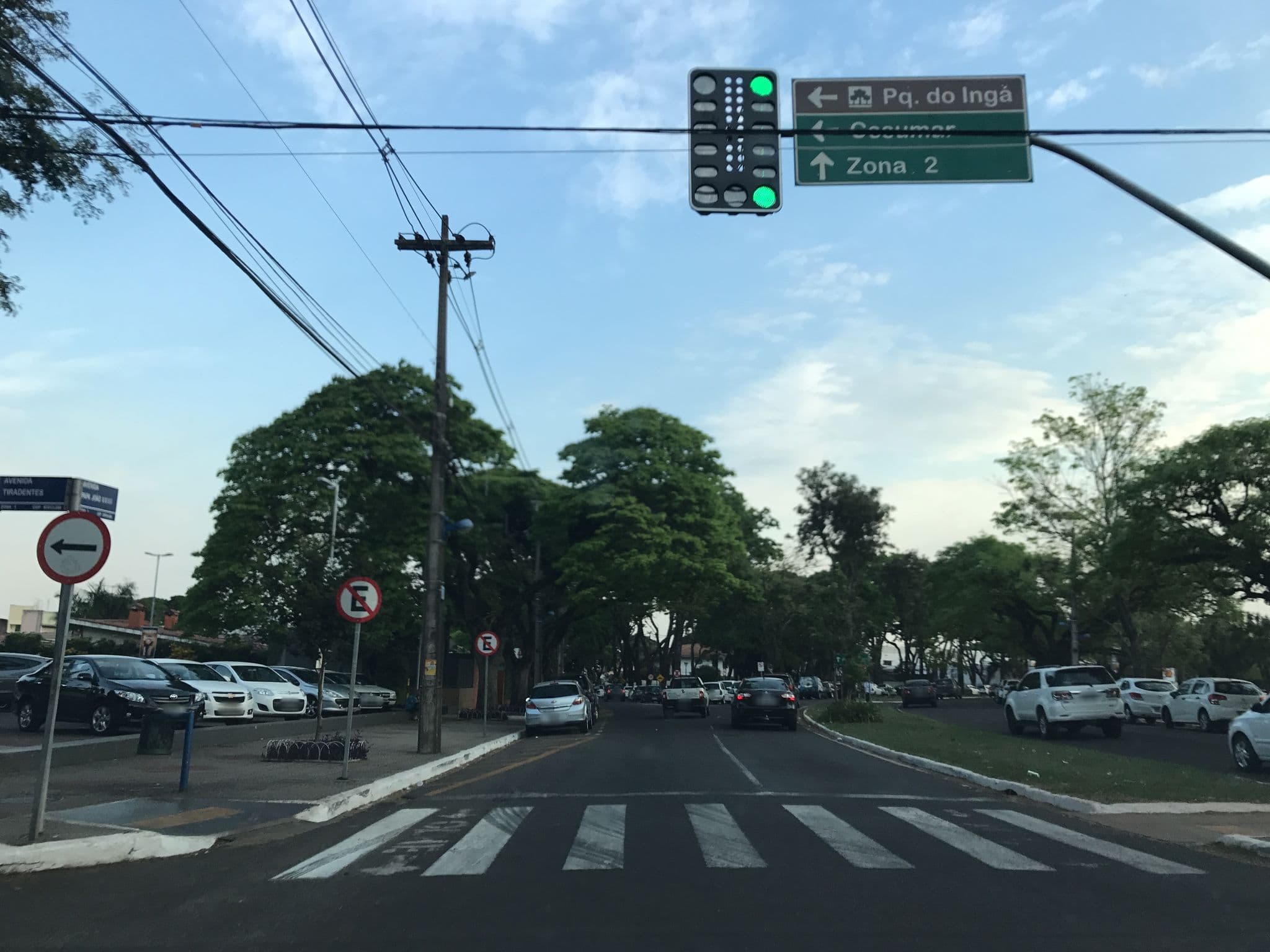 Street view near Hotel Deville Business Maringá, Maringá — © wesleygmartins (CC BY-SA · Mapillary)