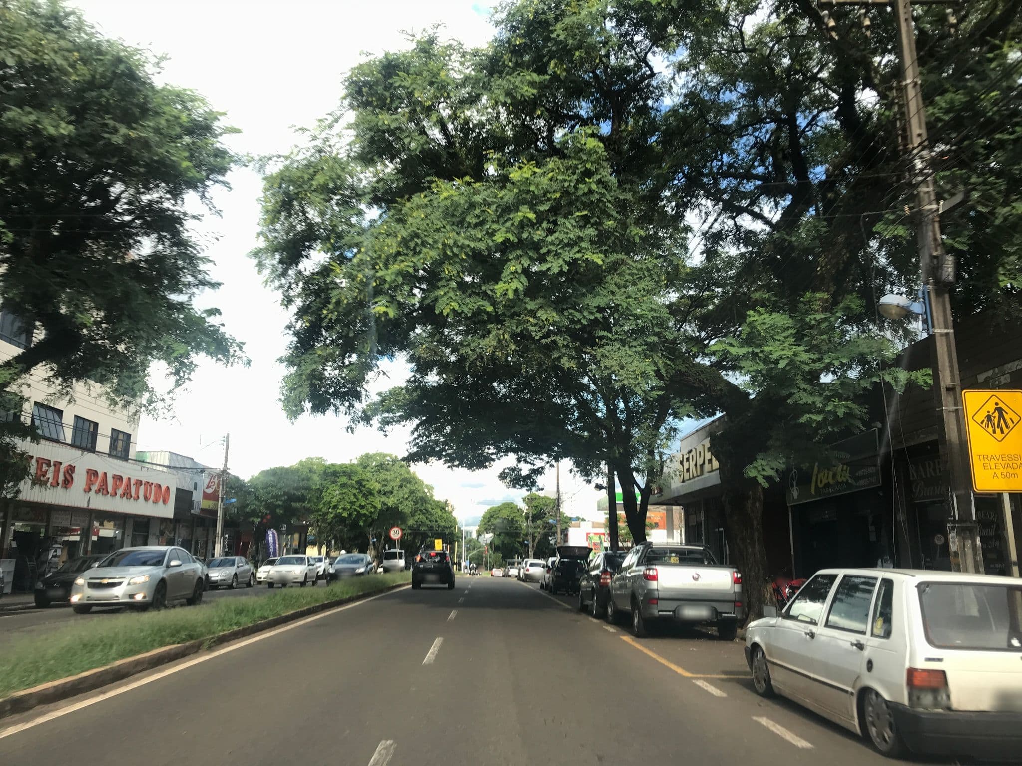 Street view near Hotel Fátima - Maringá, Maringá — © wesleygmartins (CC BY-SA · Mapillary)