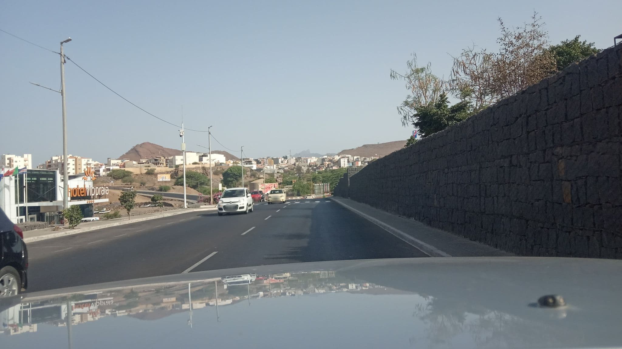 Street view near Casa Namaste Bed and Breakfast, Achada Santo Antonio — © verdeano (CC BY-SA · Mapillary)