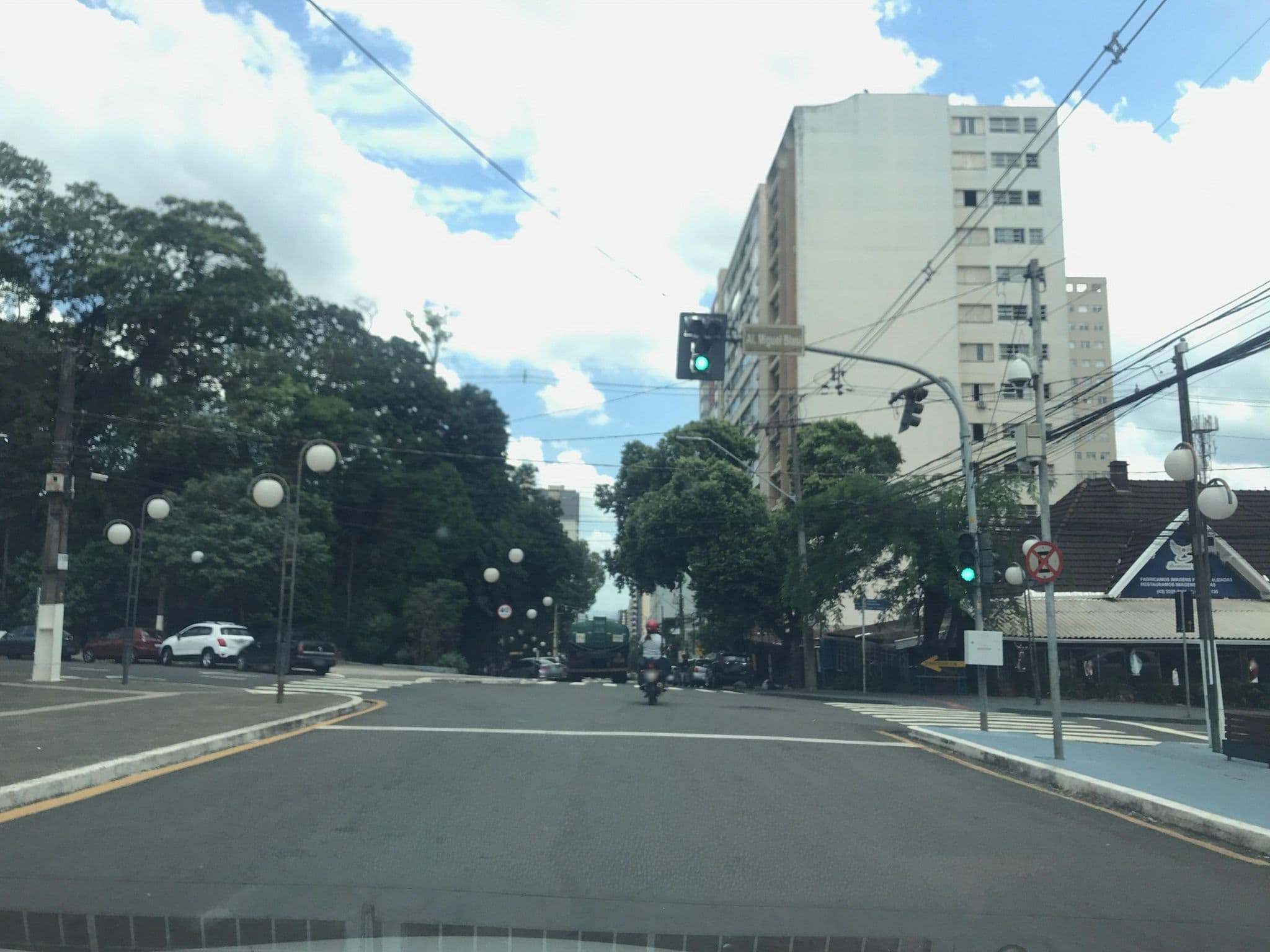 Street view near Bourbon Londrina Business Hotel, Londrina — © wesleygmartins (CC BY-SA · Mapillary)