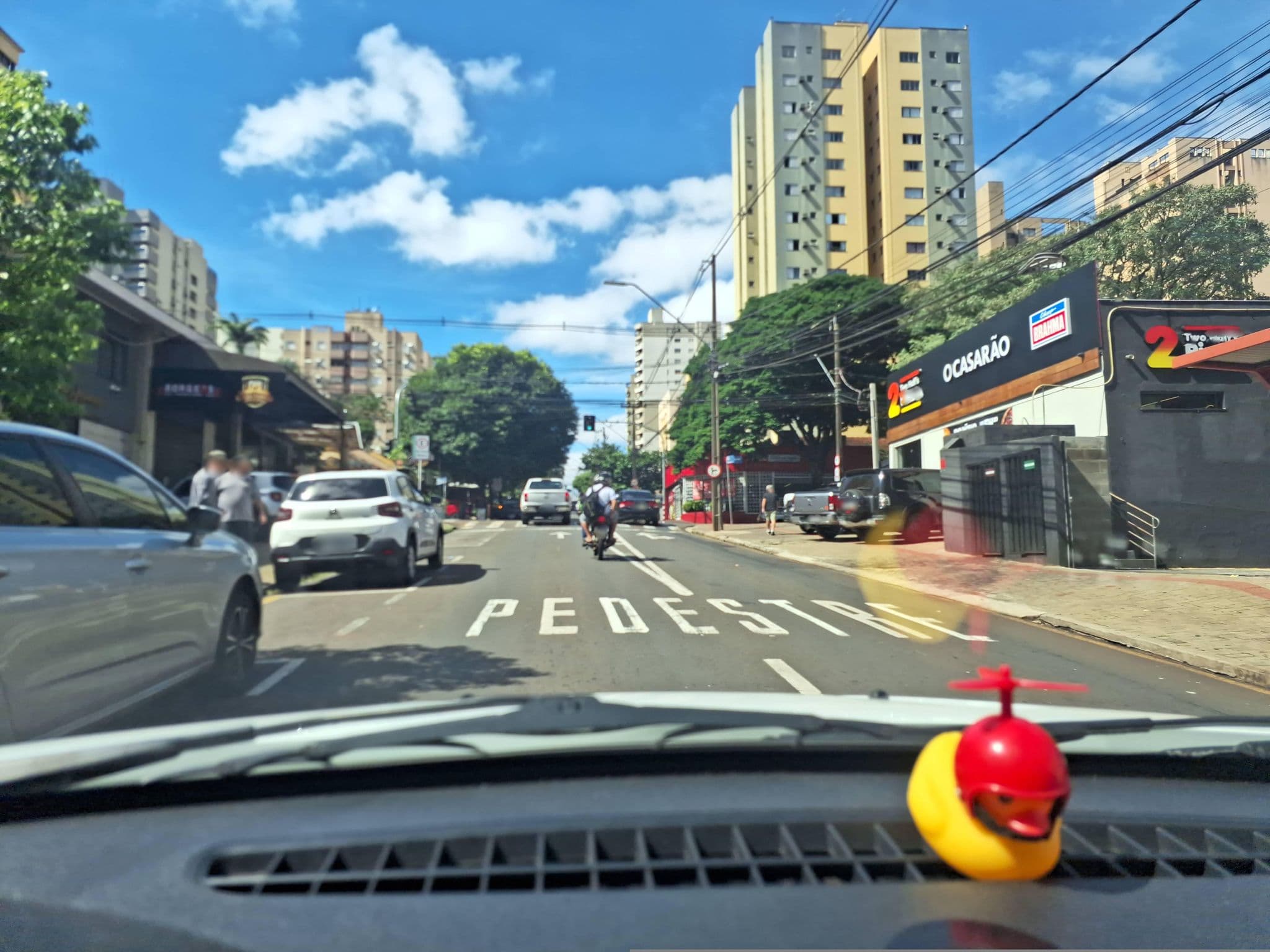 Street view near Hostel & Pousada Reale, Londrina — © MariaLuiza24 (CC BY-SA · Mapillary)