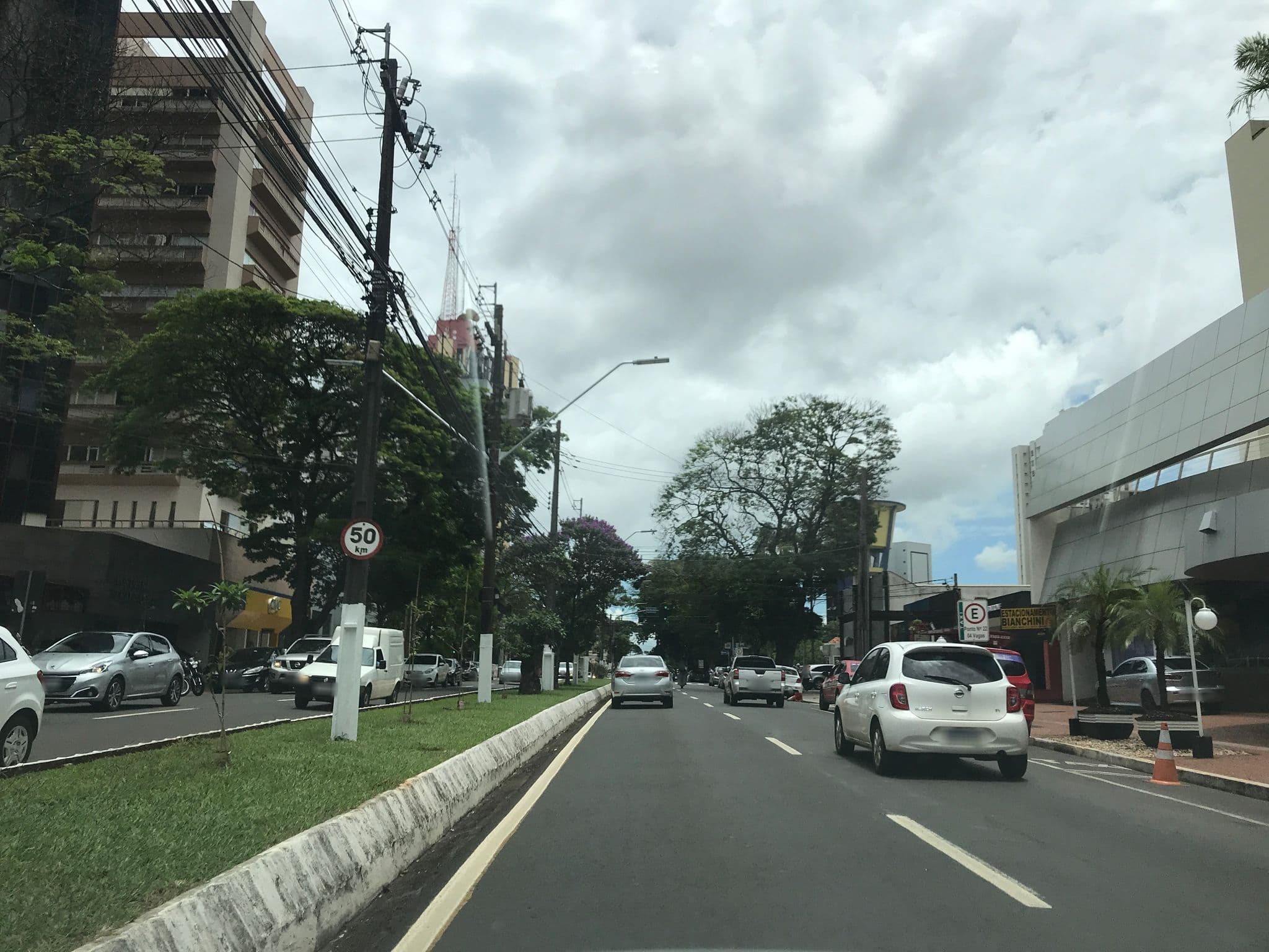 Street view near Boulevard Higienópolis Residence & Hotel, Londrina — © wesleygmartins (CC BY-SA · Mapillary)