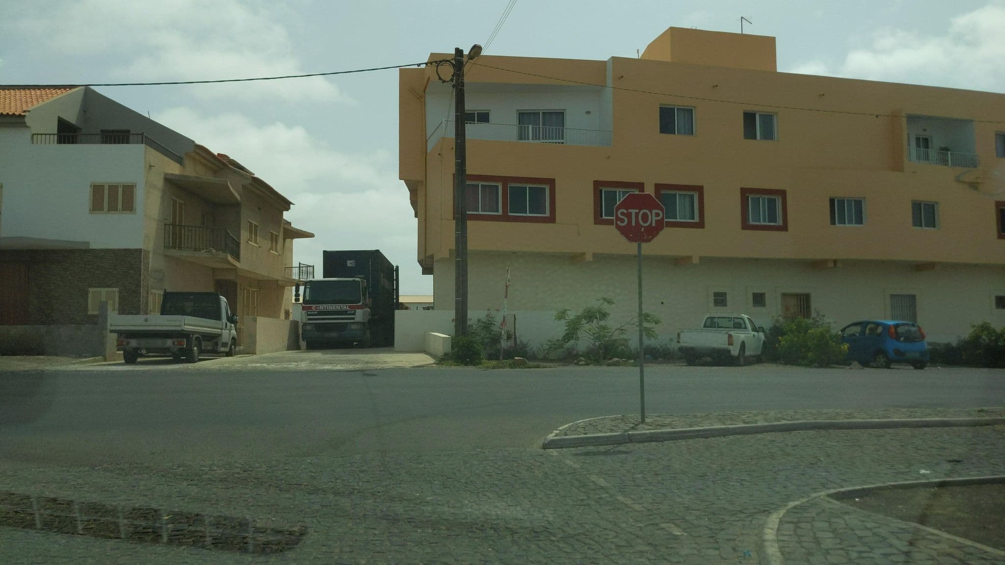 Street view near Baía Palmeira Résidence, Palmeira — © waldyrious (CC BY-SA · Mapillary)