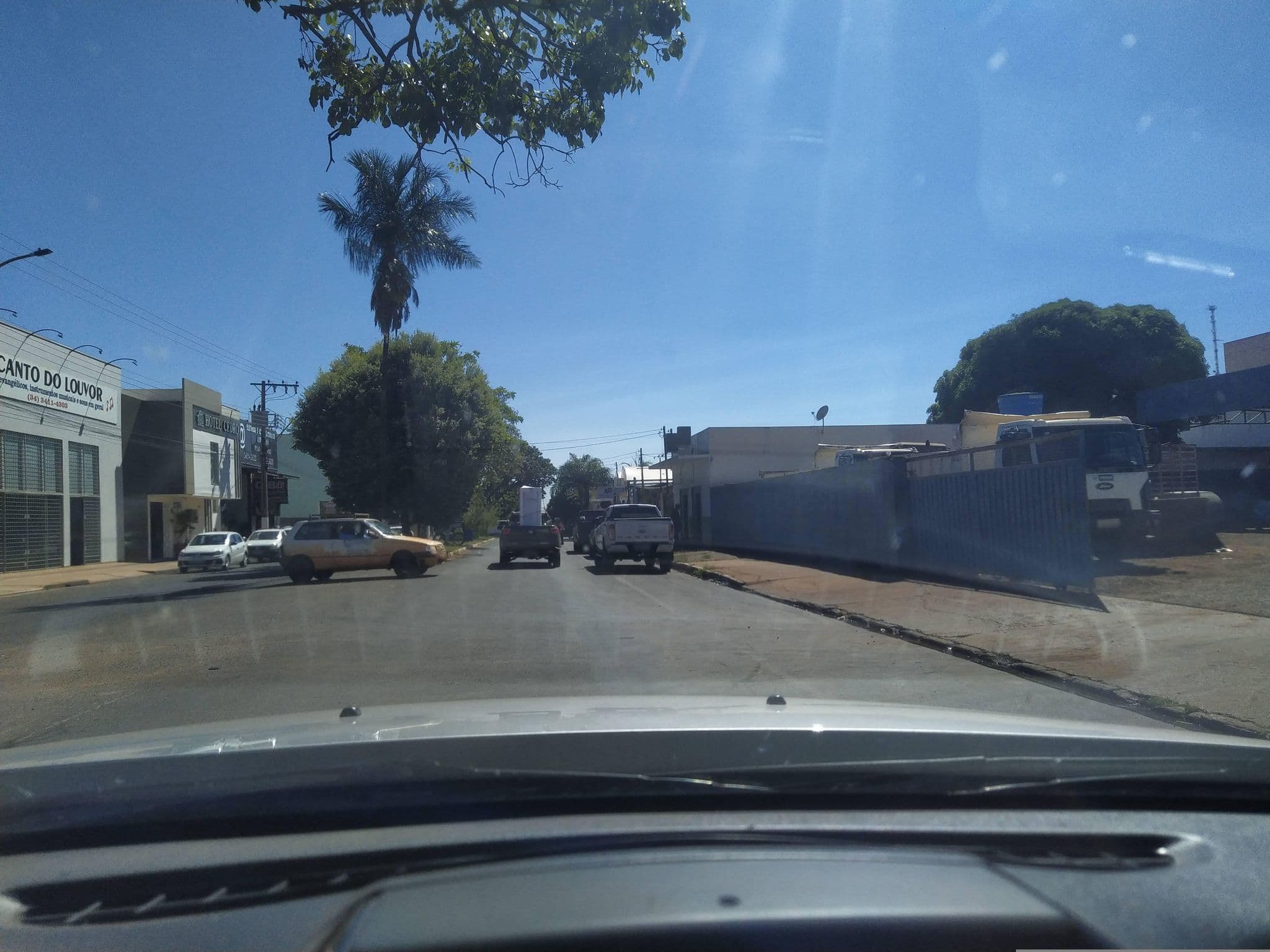Street view near Hotel Flórida, Iturama — © cmlomg (CC BY-SA · Mapillary)