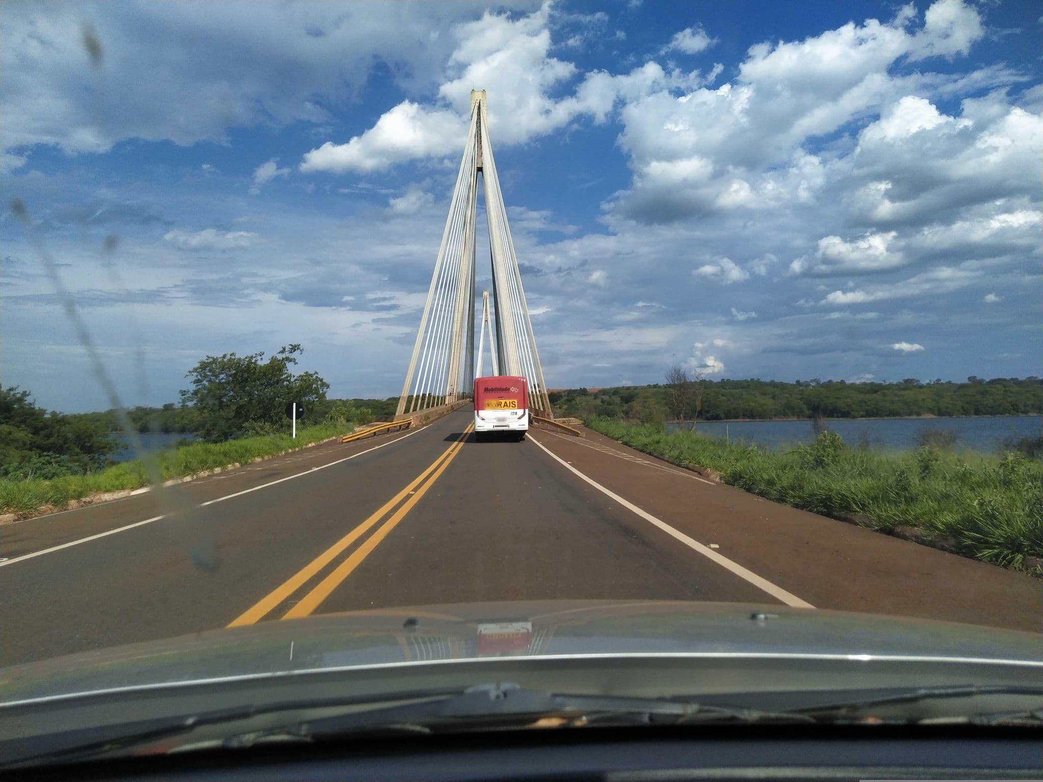 Street view near Hotel Oliveira, Paranaíba — © cmlomg (CC BY-SA · Mapillary)
