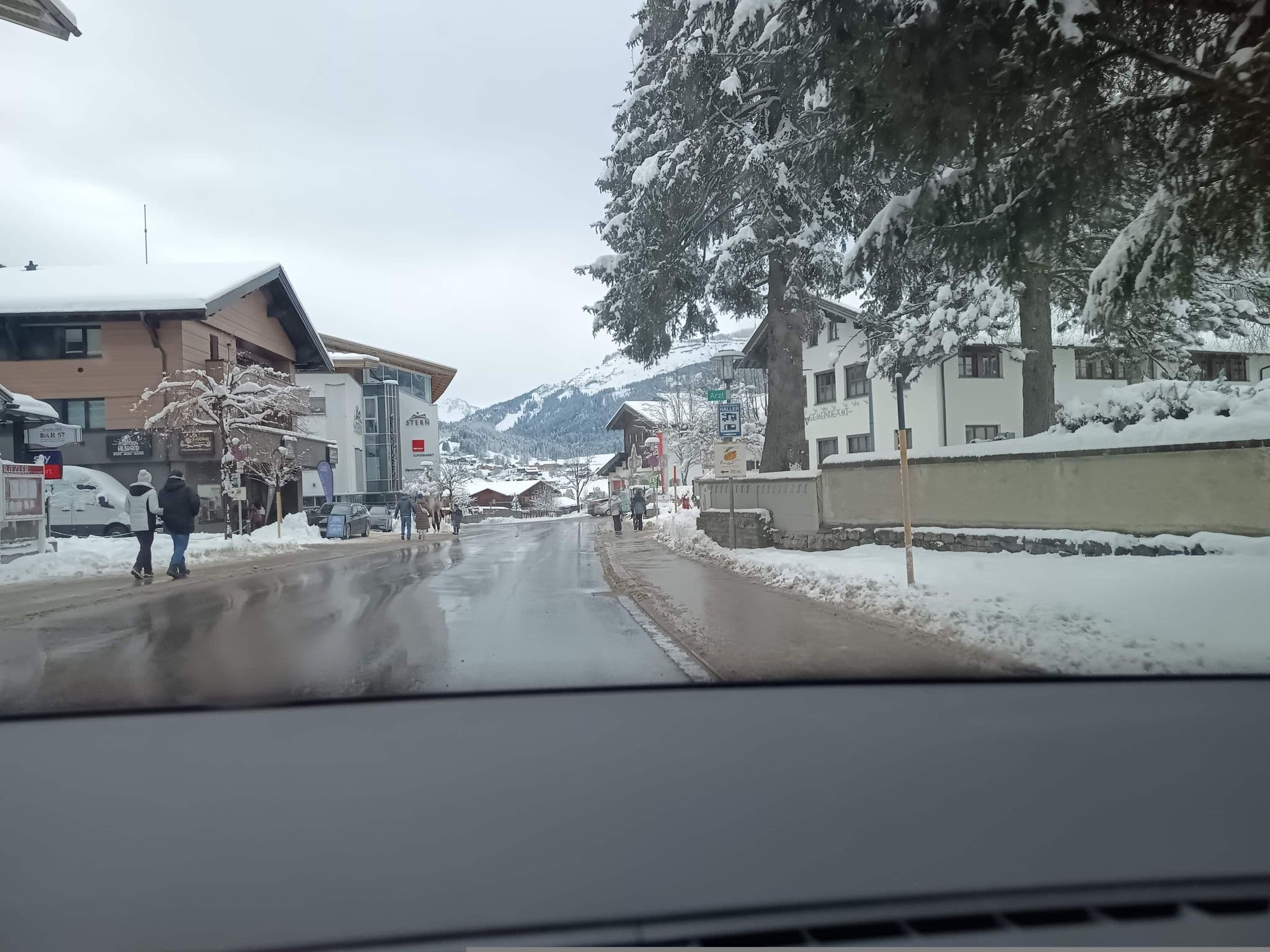 Street view near Hotel Riezler Hof, Riezlern — © zuse (CC BY-SA · Mapillary)