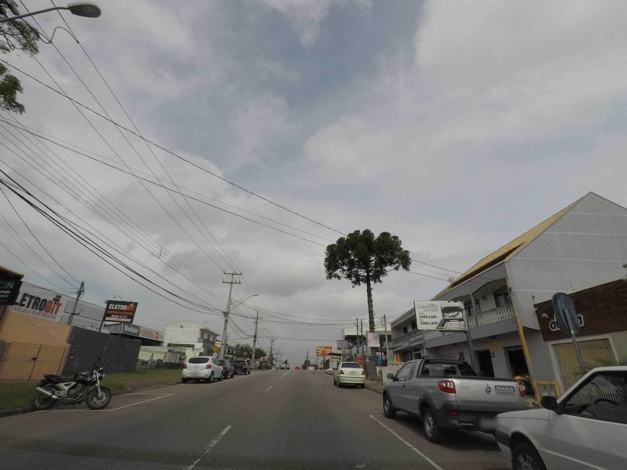 Street view near Hotel Osasco, Curitiba — © marciosampaio (CC BY-SA · Mapillary)
