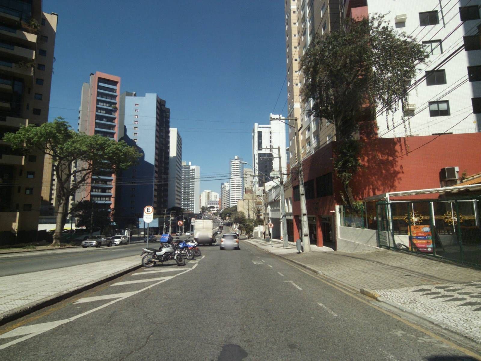 Street view near Blue Tree Towers Premium Hotel Curitiba, Curitiba — © projevias (CC BY-SA · Mapillary)
