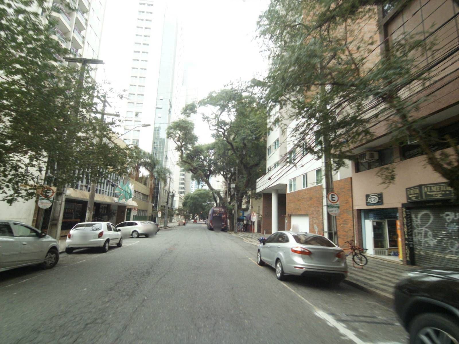 Street view near Duomo Park Hotel, Curitiba — © projevias (CC BY-SA · Mapillary)