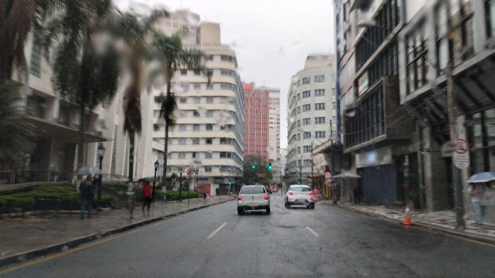 Street view near Piscina Bourbon Curitiba Convention Hotel, Curitiba — © Kaart_Local (CC BY-SA · Mapillary)