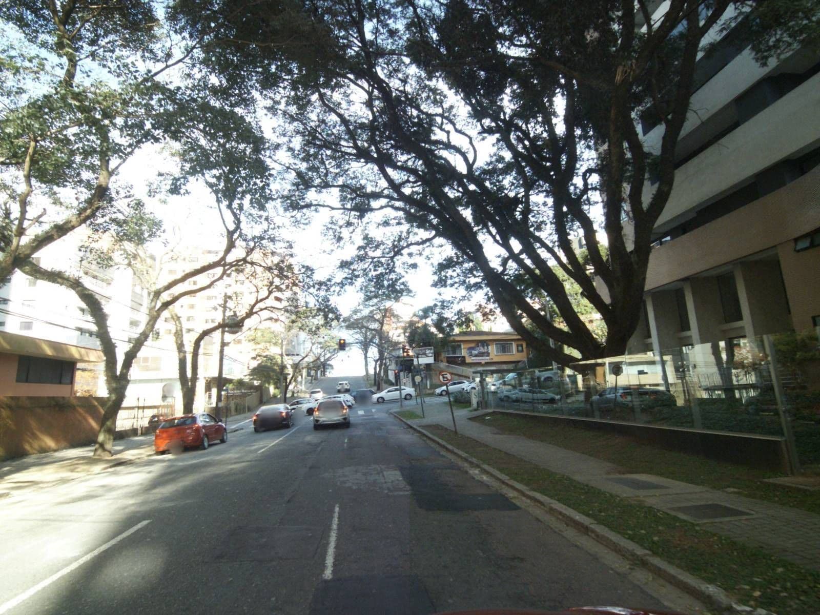Street view near Ampiezza Hotel/flat, Curitiba — © projevias (CC BY-SA · Mapillary)