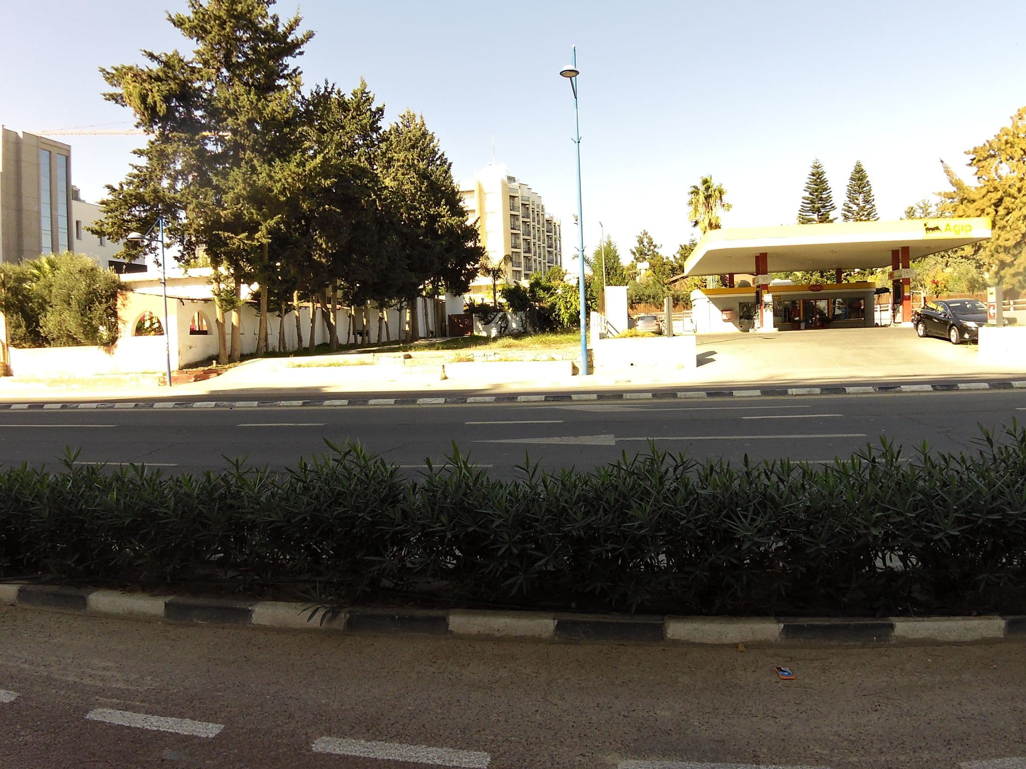 Street view near Poseidonia Beach Hotel, Mouttagiáka — © dcp (CC BY-SA · Mapillary)