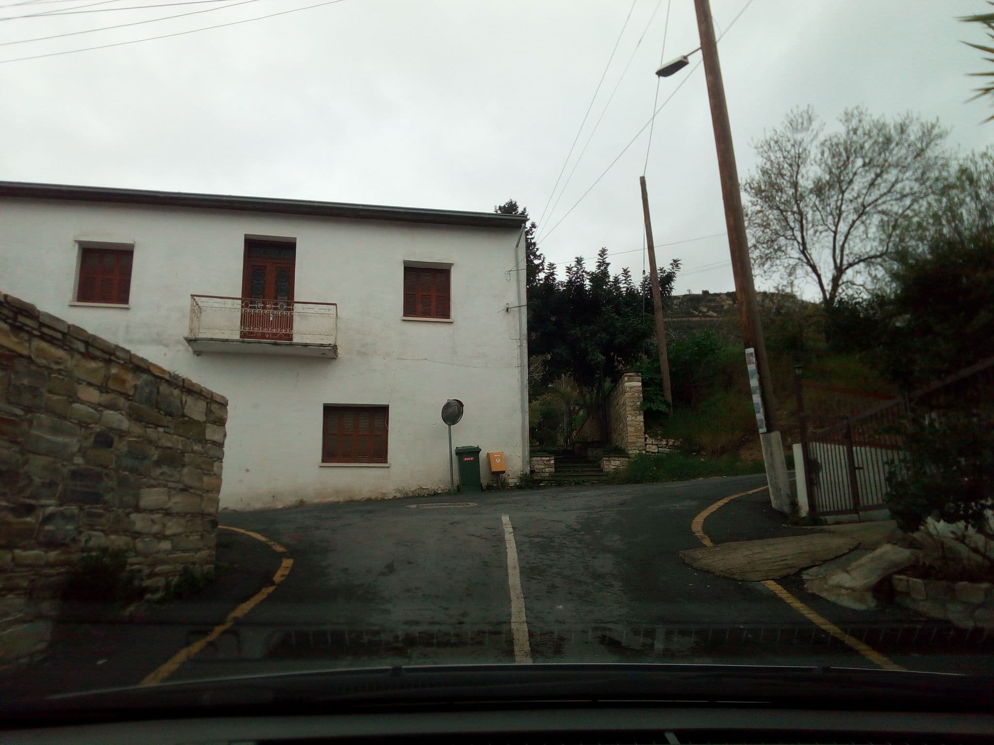 Street view near Kozakos Luxhse, Kofínou — © stpkyriakou (CC BY-SA · Mapillary)