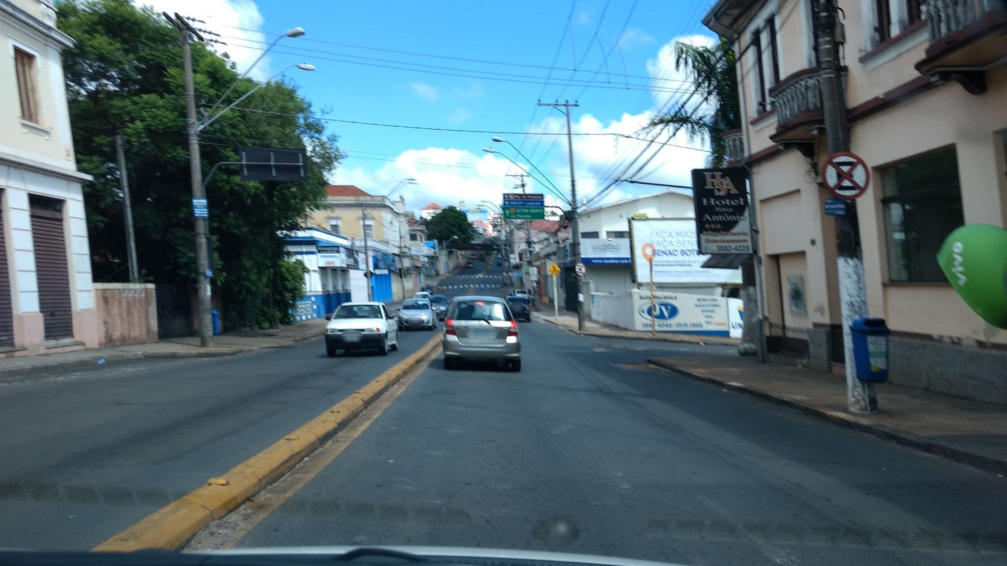 Street view near Hotel Santo Antônio, Botucatu — © fcordeiro (CC BY-SA · Mapillary)