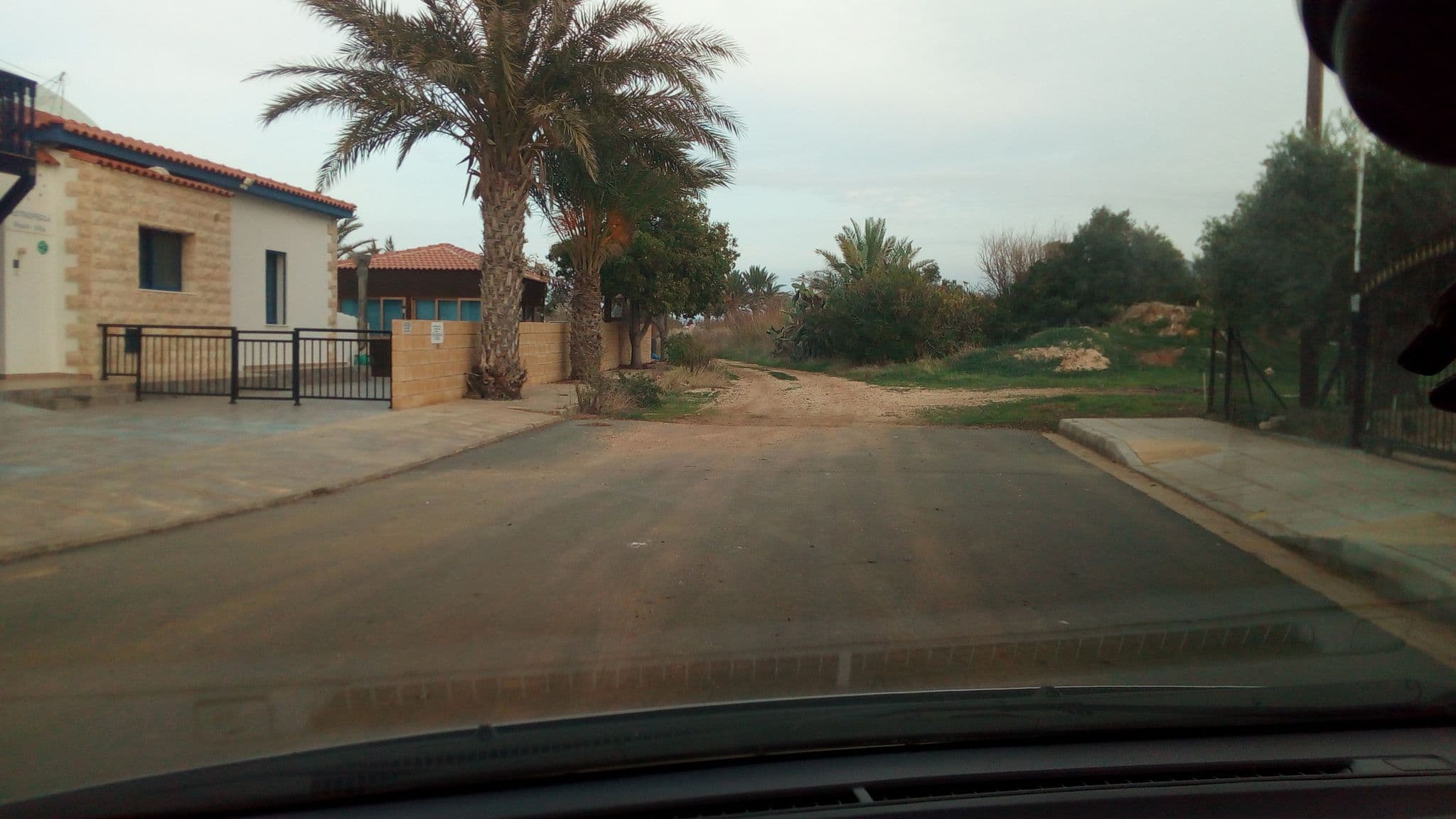 Street view near Astrofegia Beach Villa, Káto Pýrgos — © stpkyriakou (CC BY-SA · Mapillary)