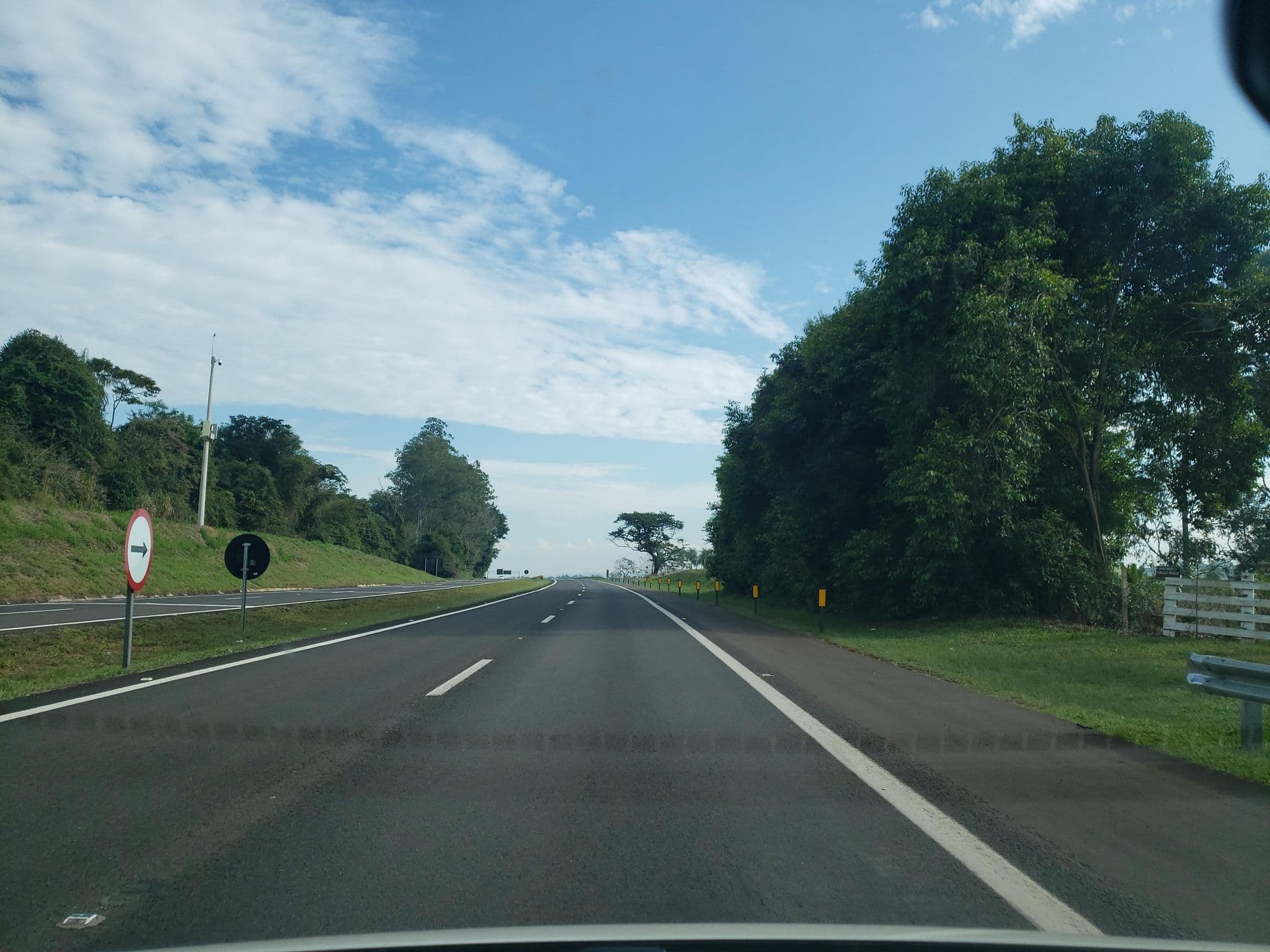 Street view near Pousada Tavolaro, Brotas — © and_eng (CC BY-SA · Mapillary)