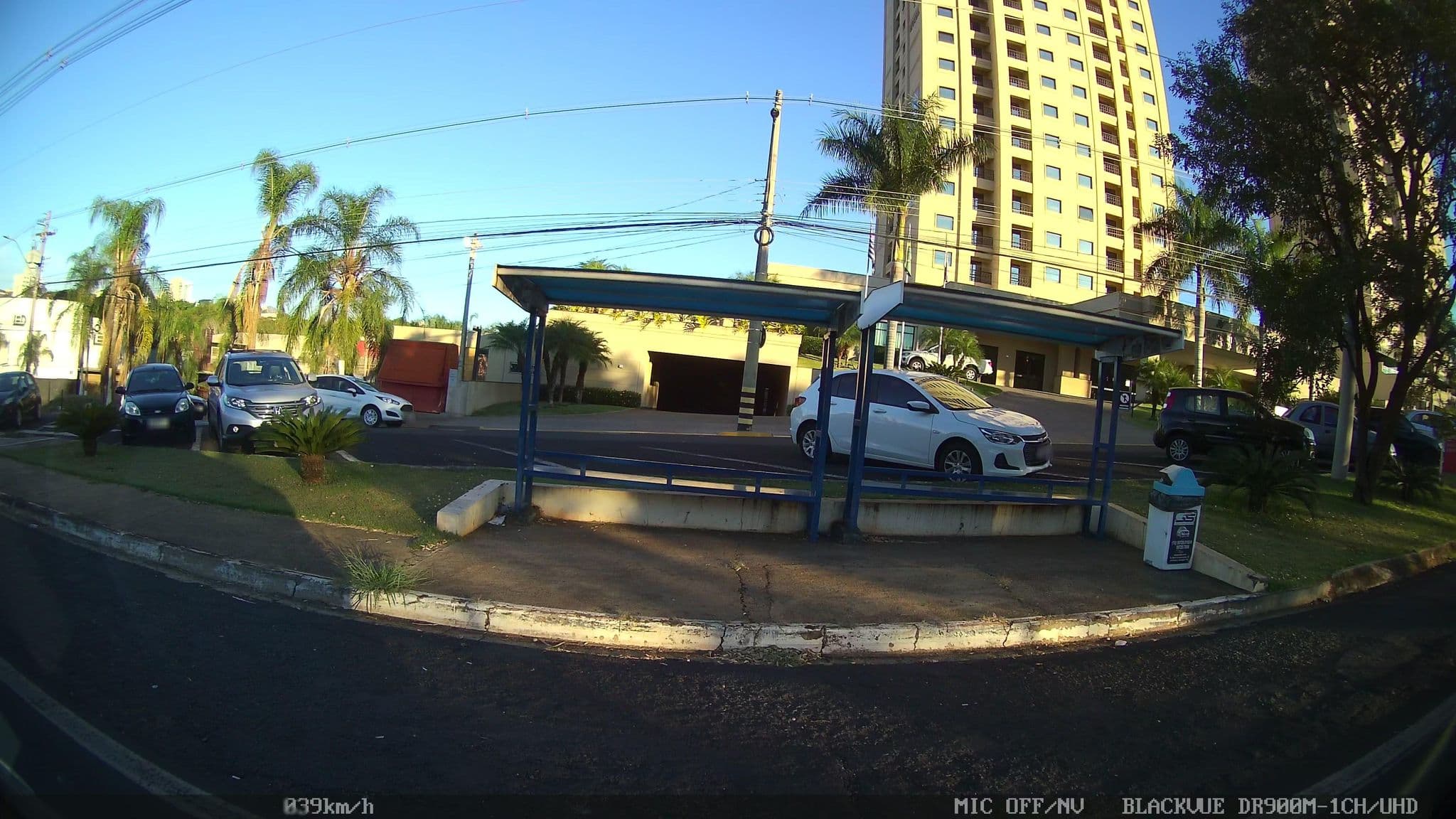 Street view near Araucária Hotel, Araraquara — © kaart5 (CC BY-SA · Mapillary)