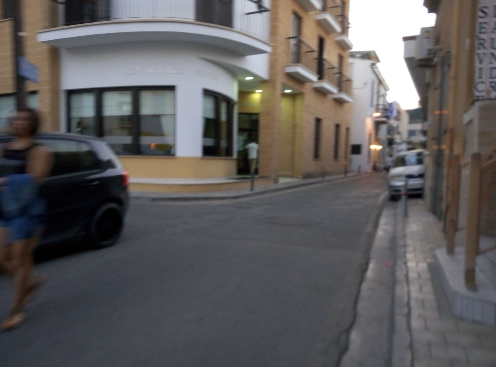 Street view near Royiatiko Hotel, Nicosia — © andygol (CC BY-SA · Mapillary)