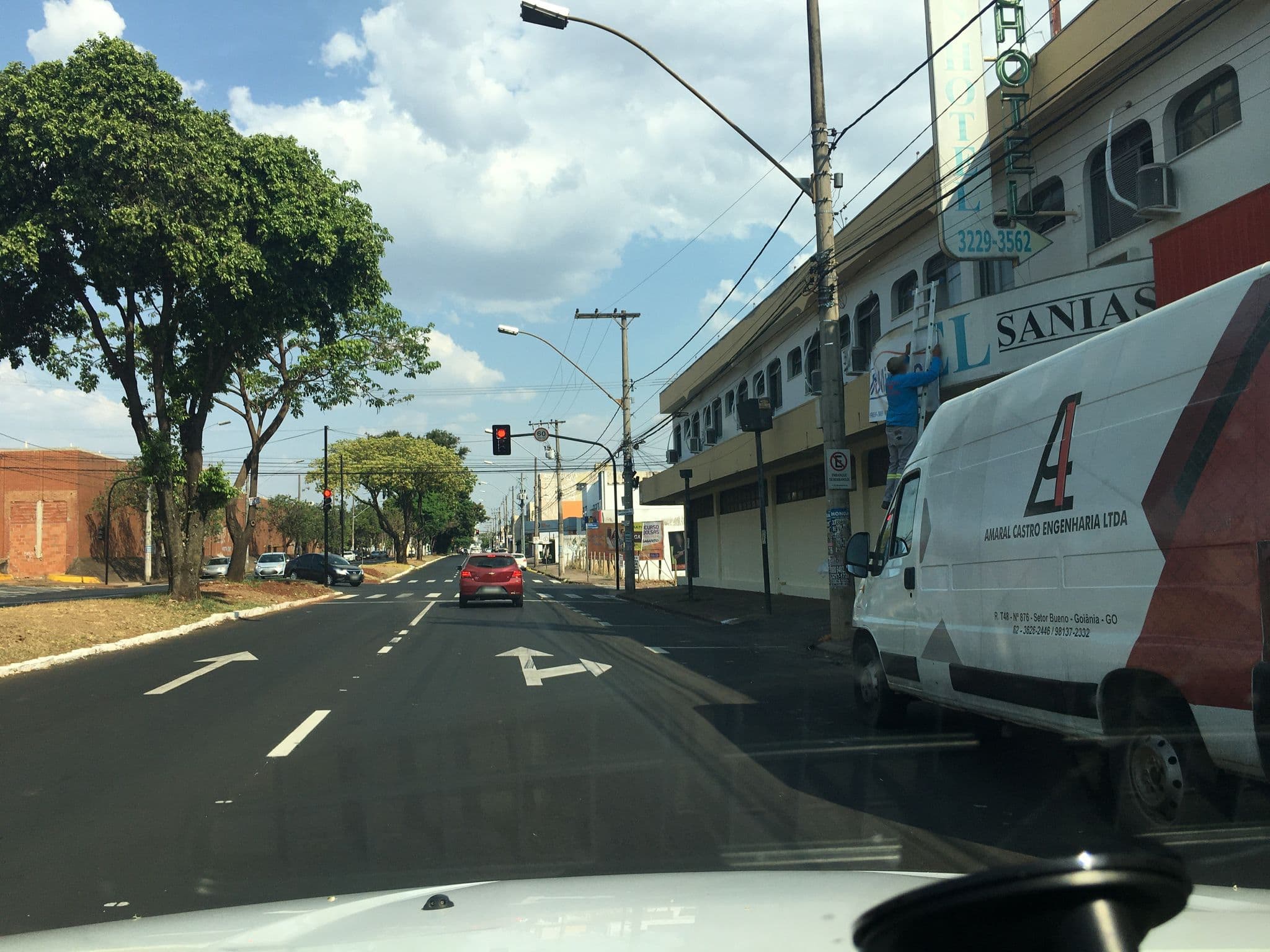 Street view near Sanias Hotel, Uberlândia — © gustavoeugenio (CC BY-SA · Mapillary)