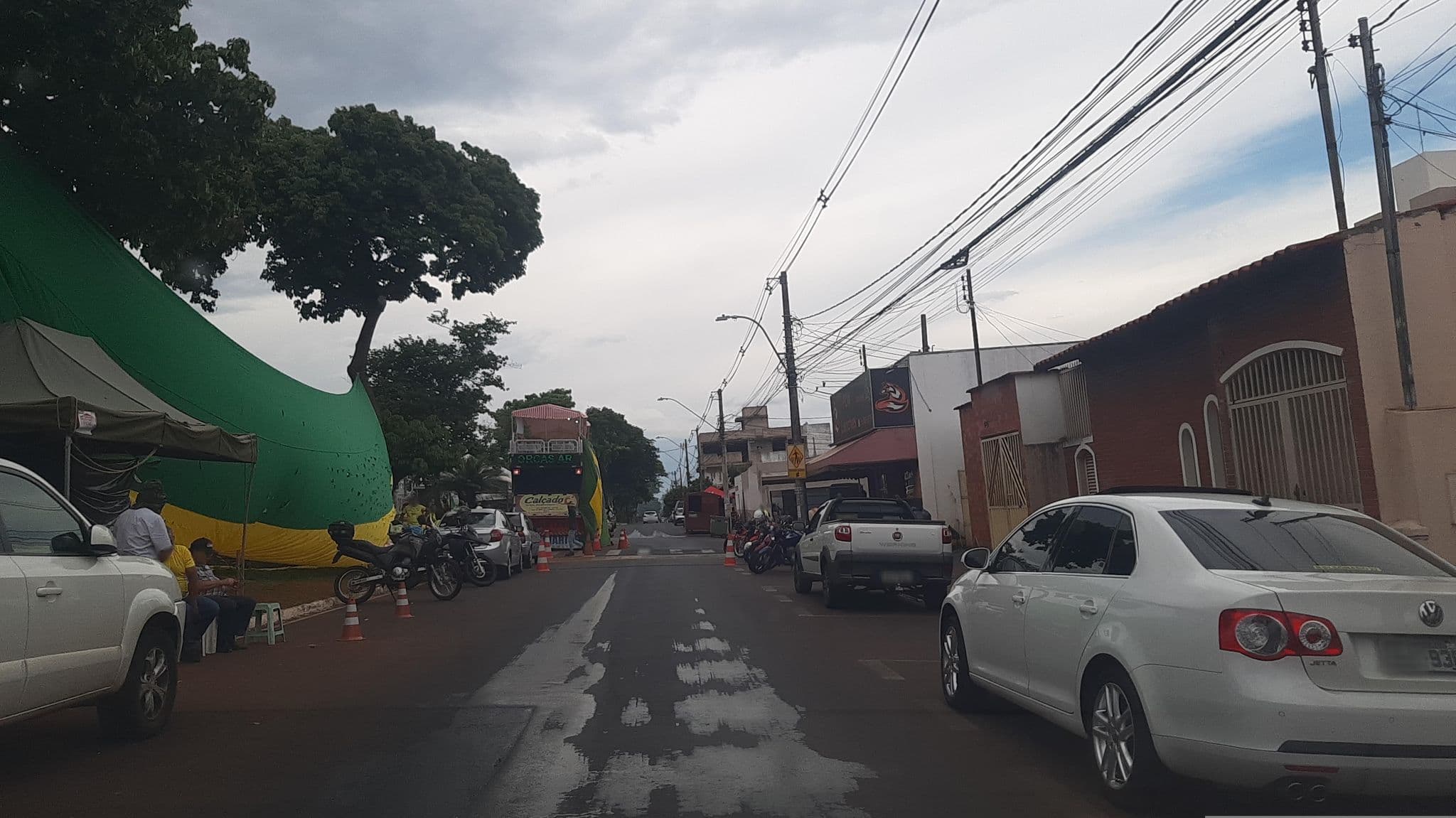Street view near Hotel de Trânsito de Oficiais do Exército, Uberlândia — © gustavoeugenio (CC BY-SA · Mapillary)